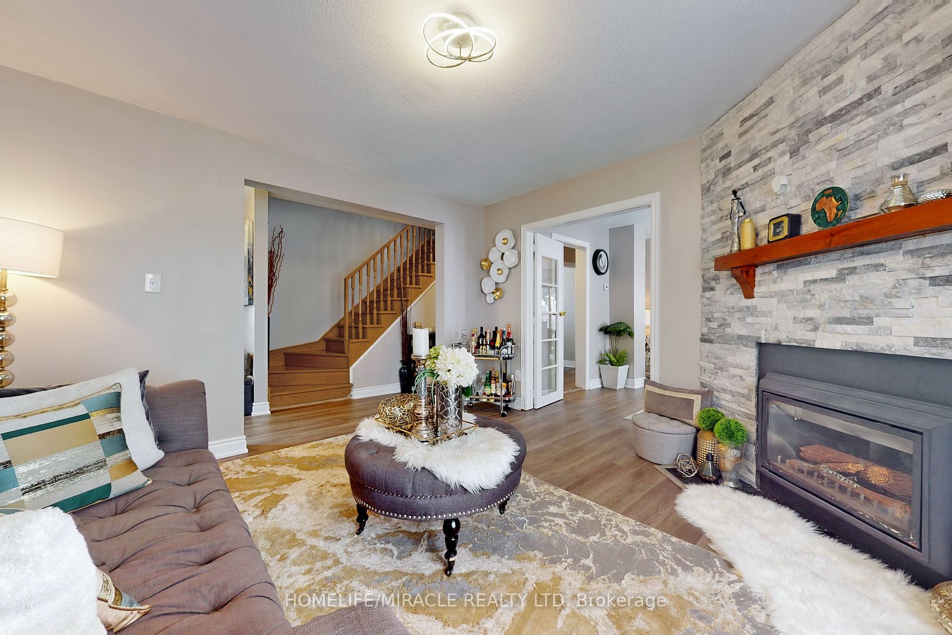 310 Bristol Cres E