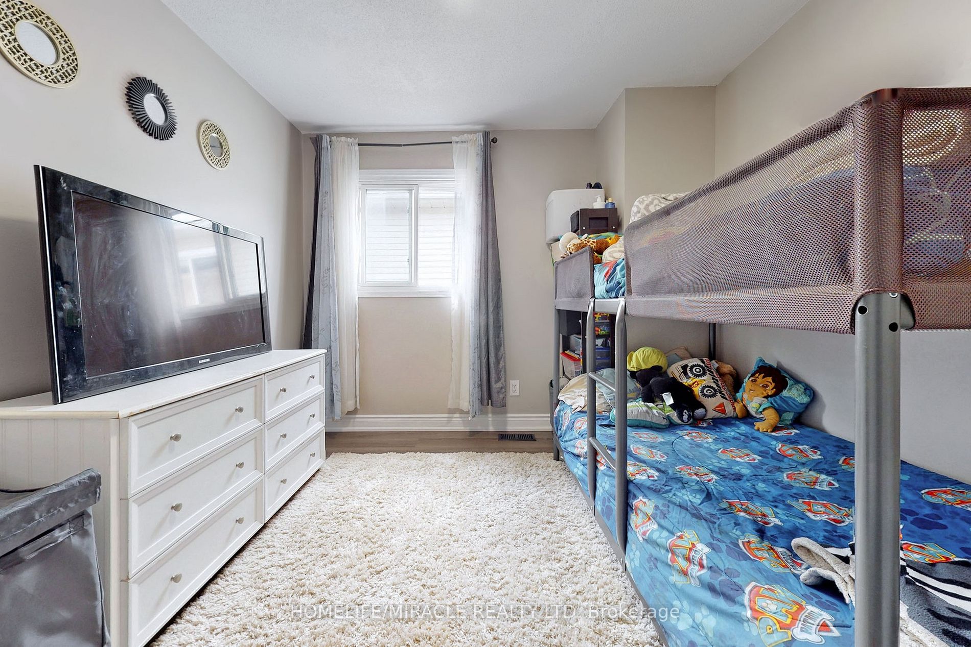 310 Bristol Cres E