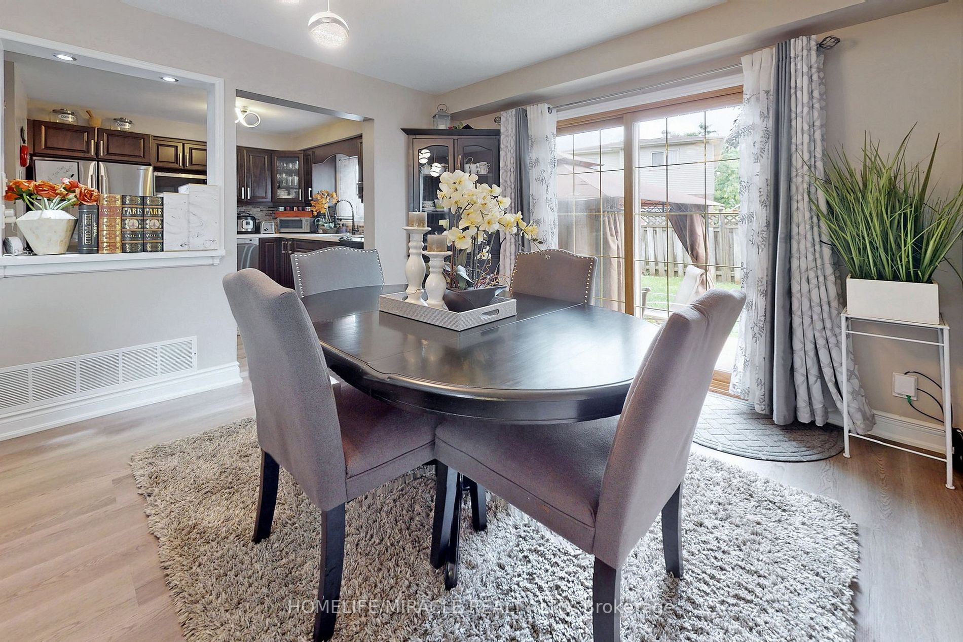 310 Bristol Cres E