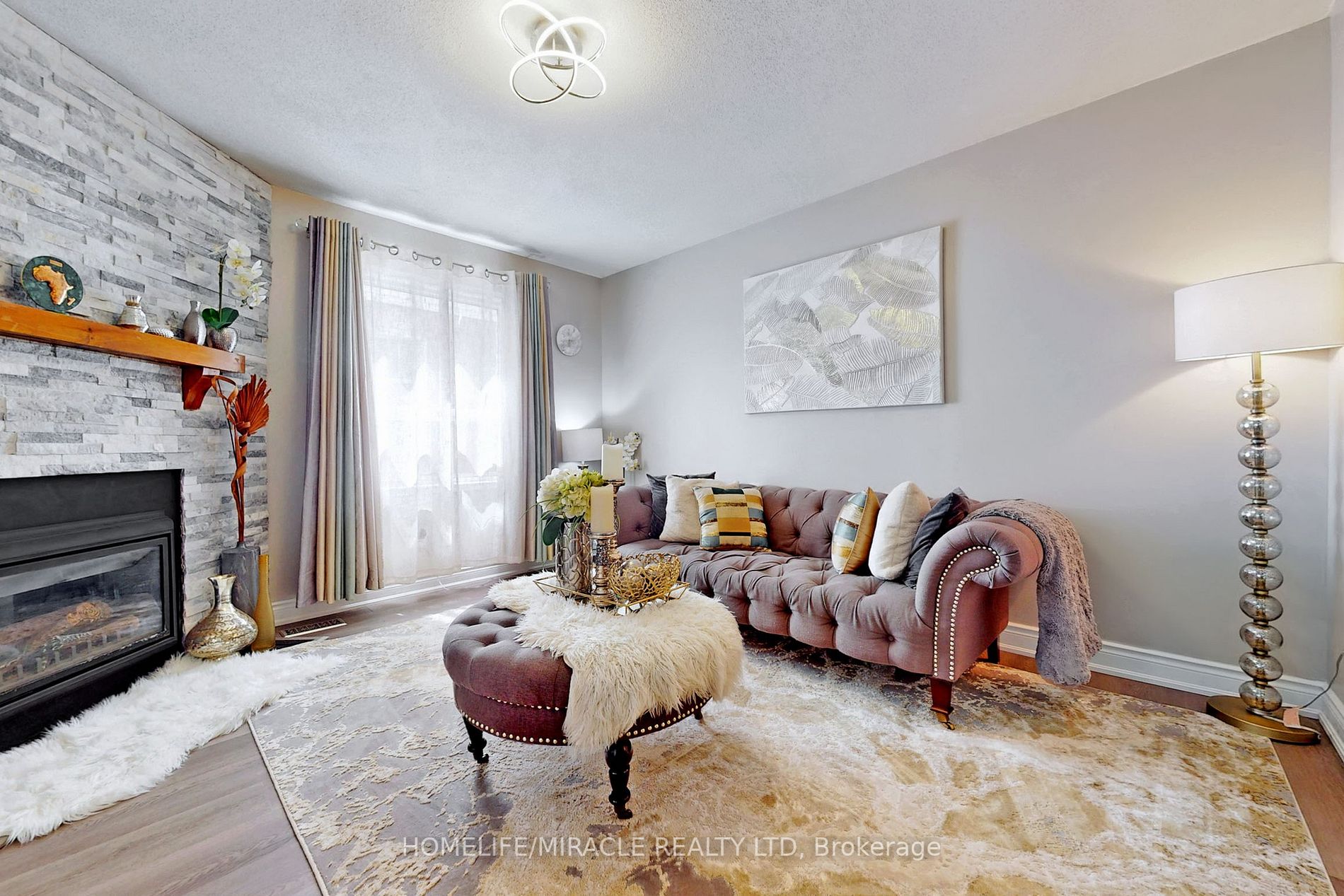 310 Bristol Cres E