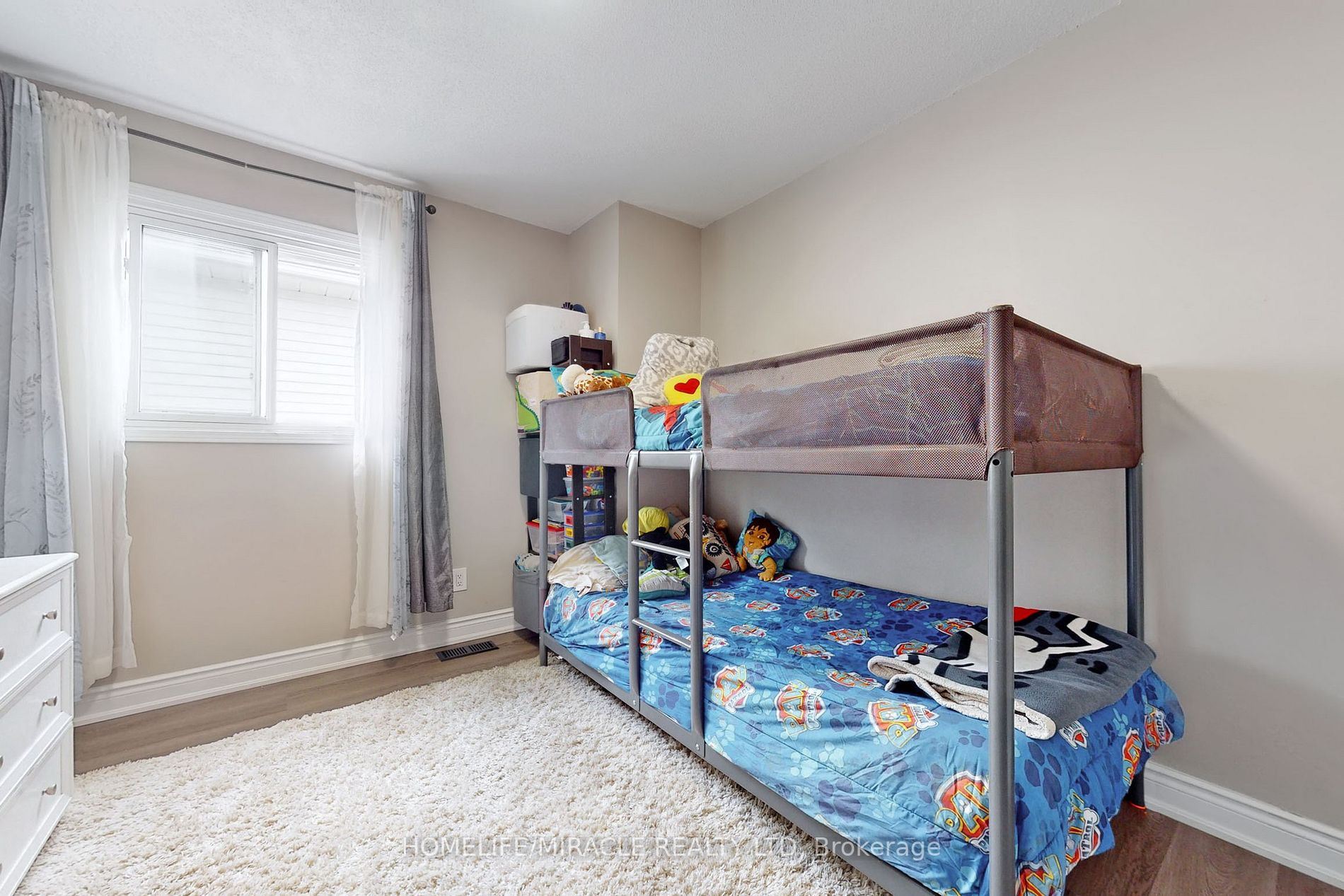 310 Bristol Cres E