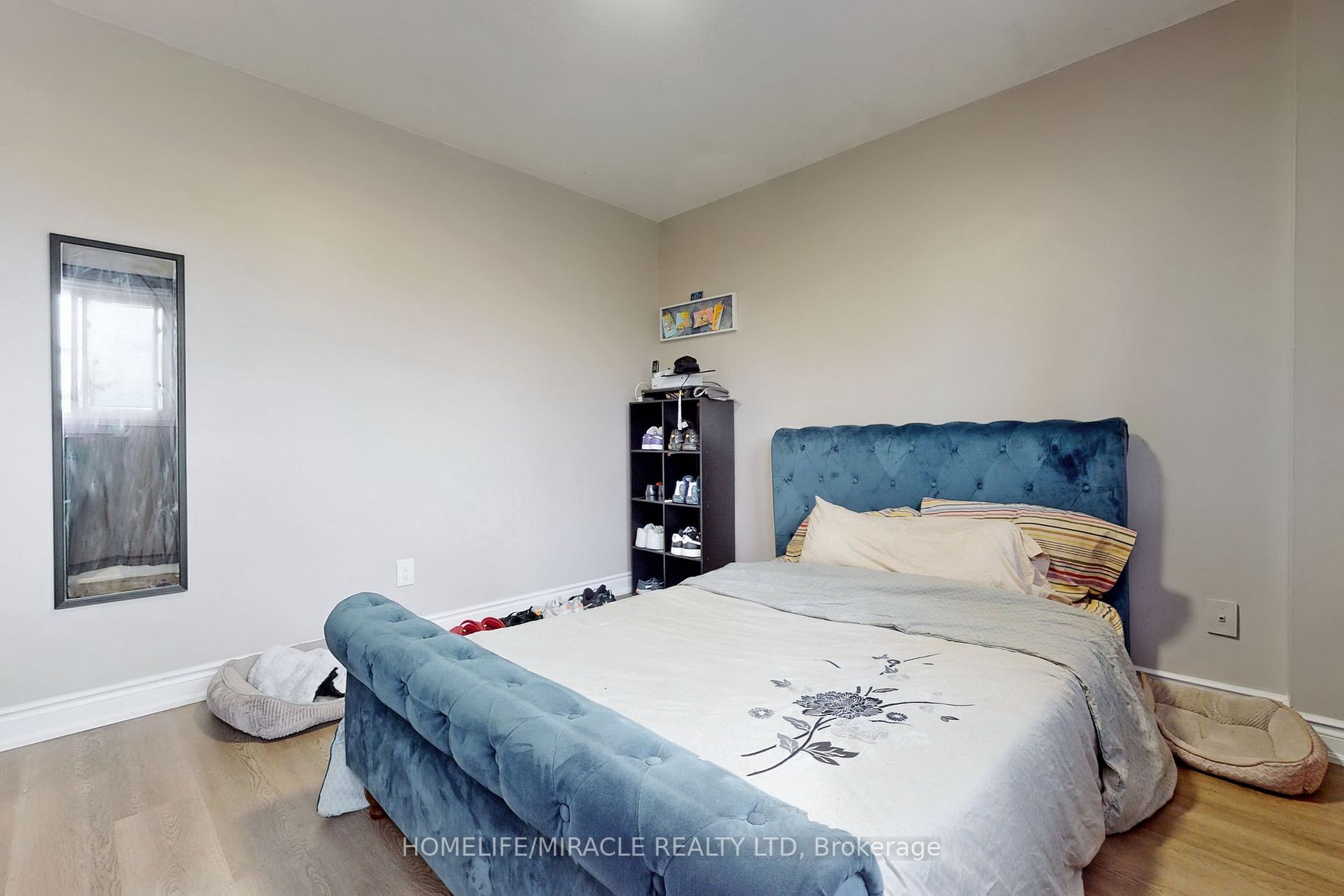 310 Bristol Cres E