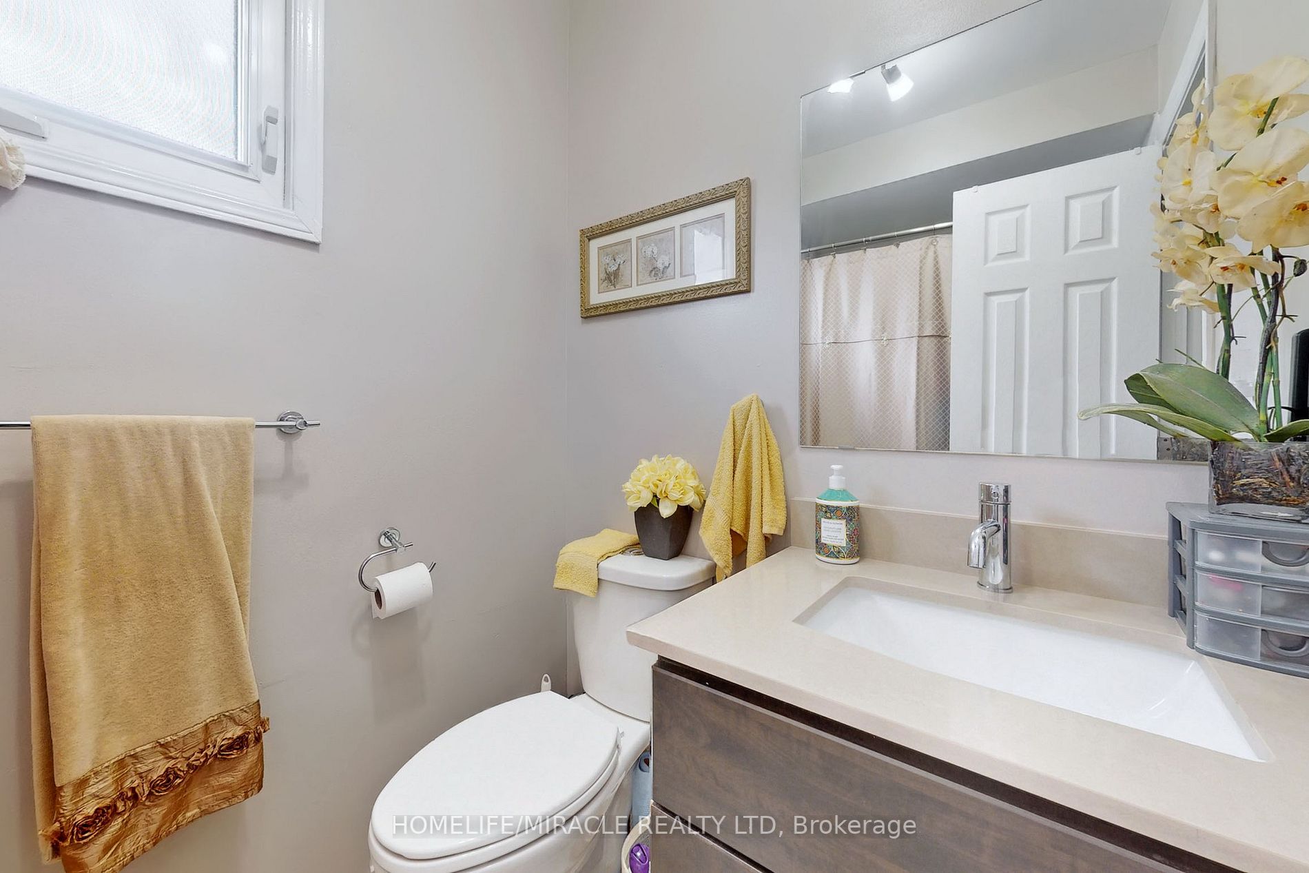 310 Bristol Cres E