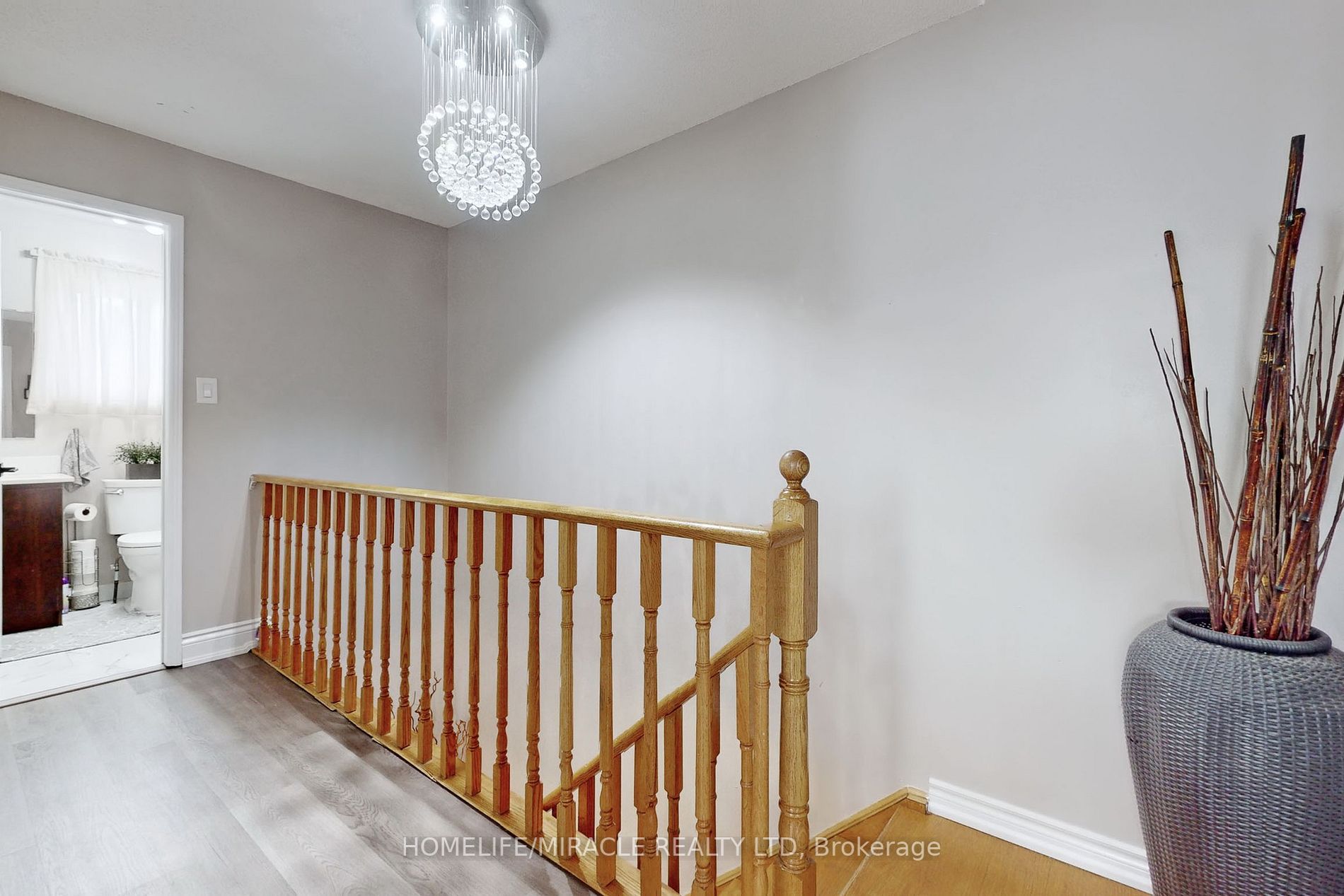 310 Bristol Cres E