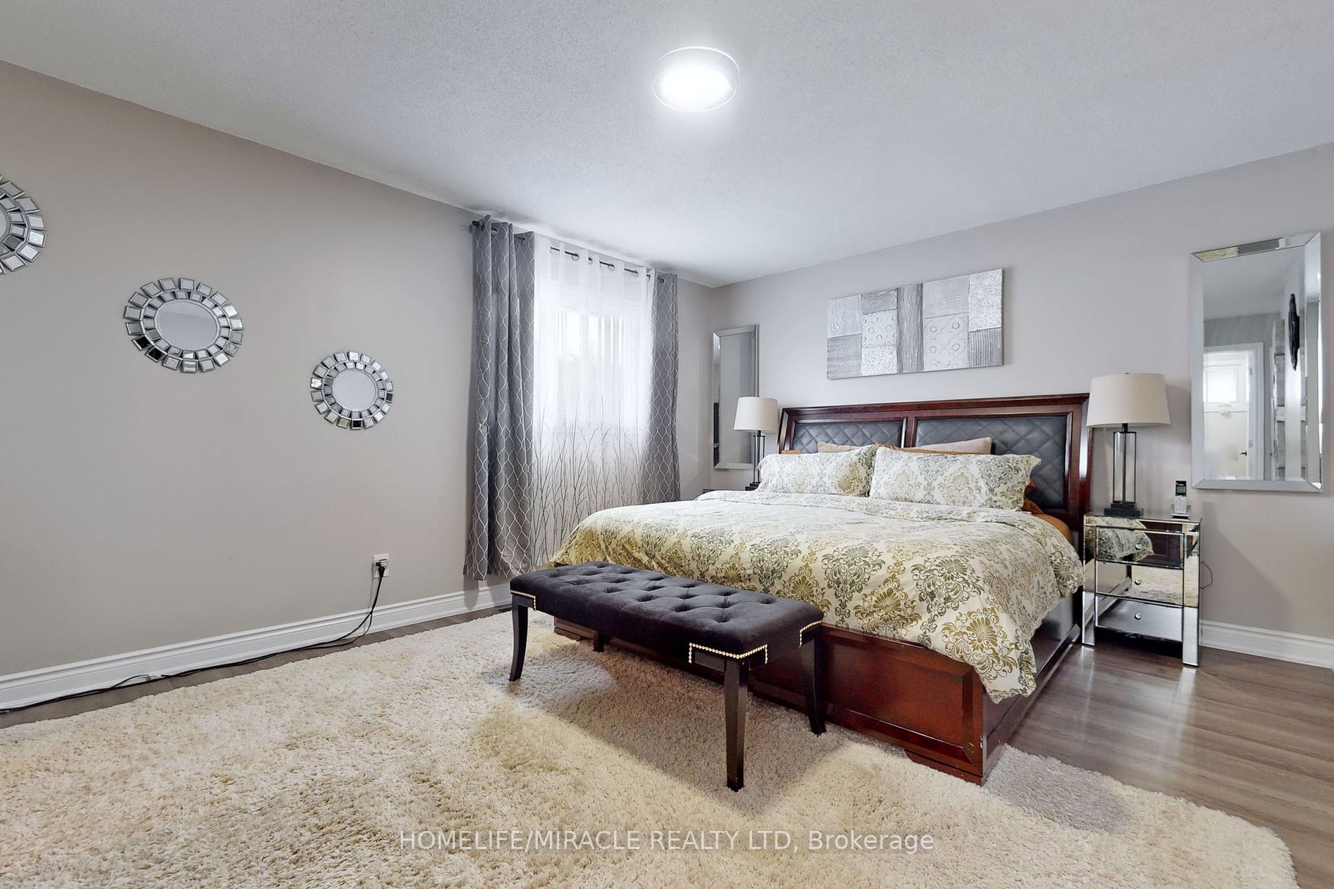 310 Bristol Cres E