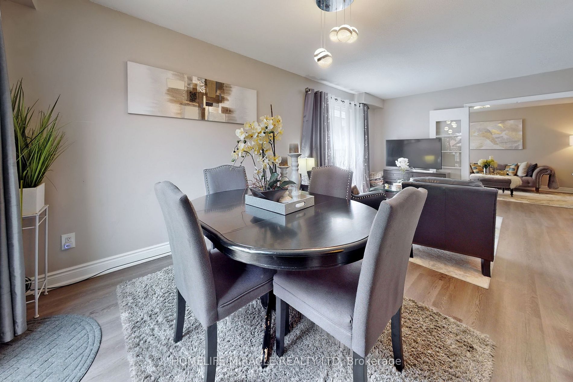 310 Bristol Cres E