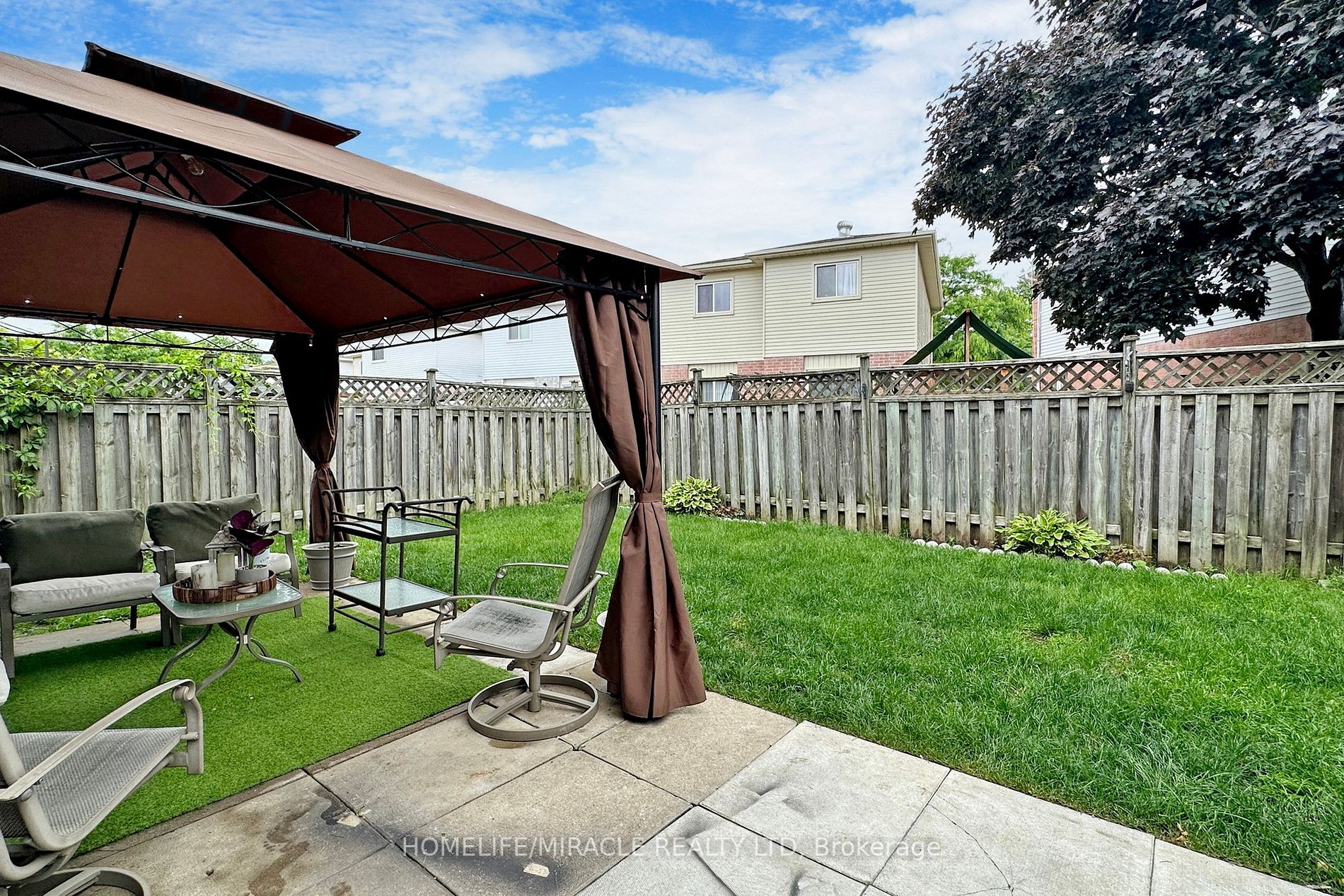 310 Bristol Cres E