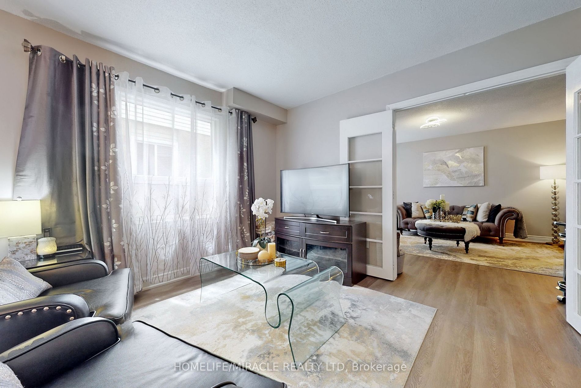 310 Bristol Cres E