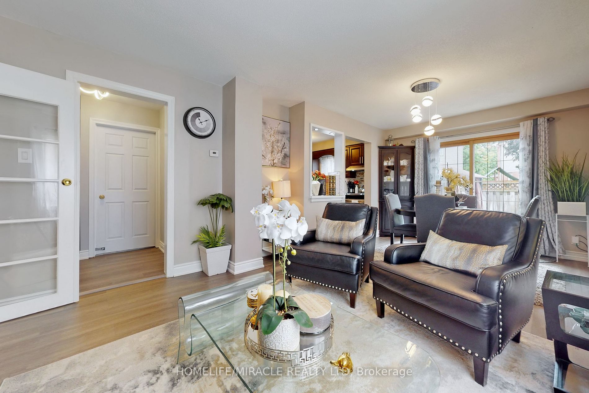 310 Bristol Cres E