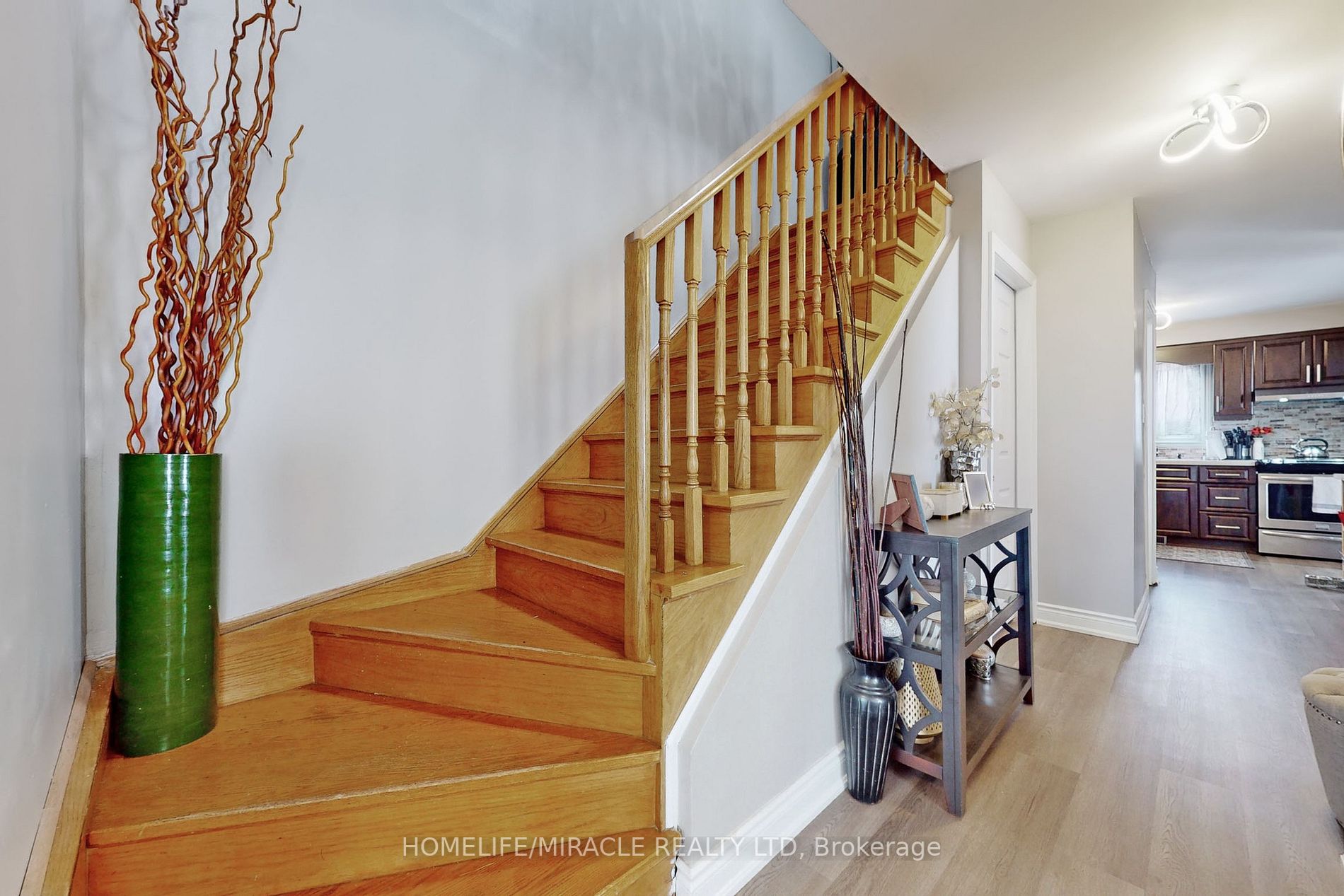 310 Bristol Cres E
