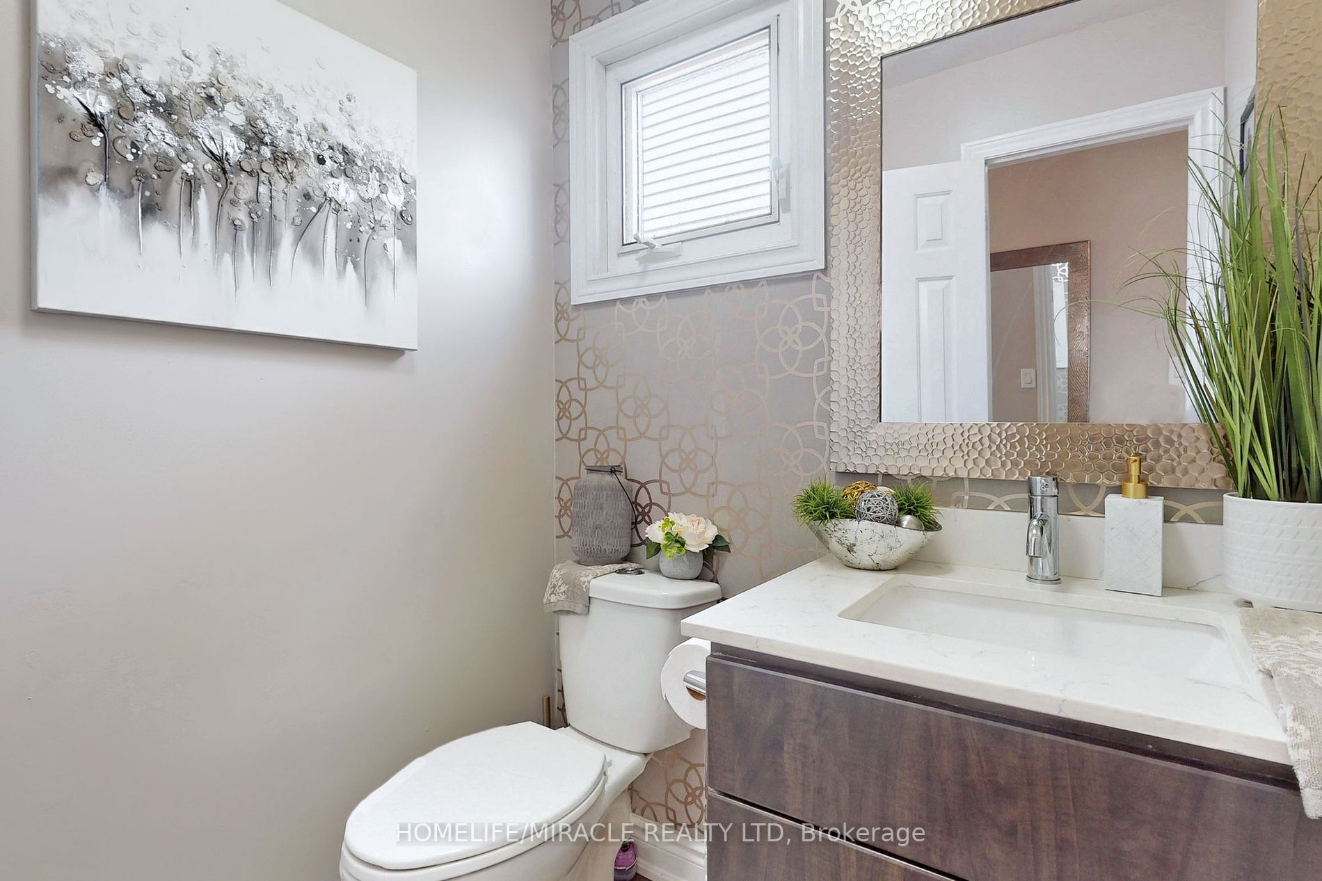 310 Bristol Cres E