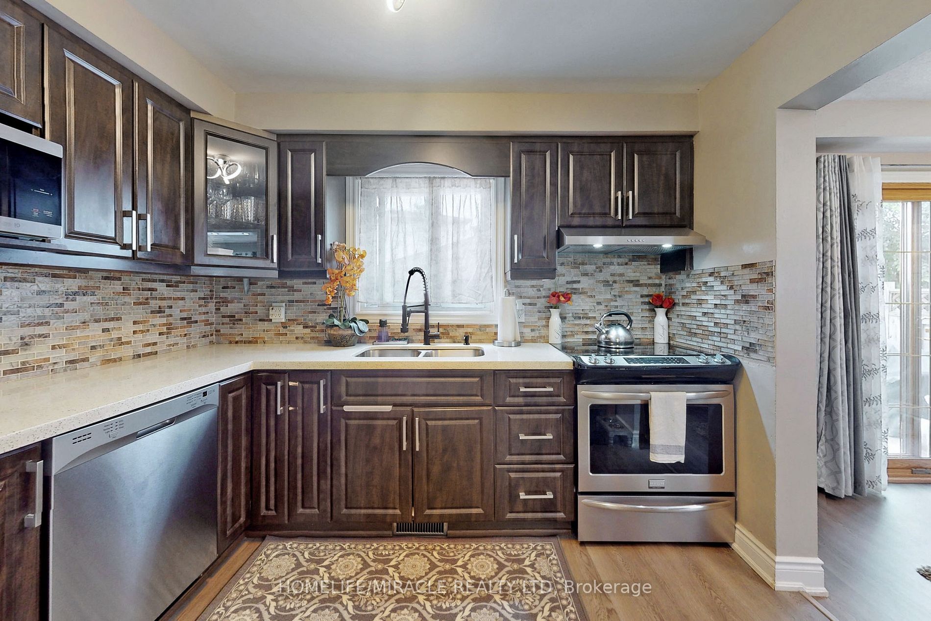 310 Bristol Cres E