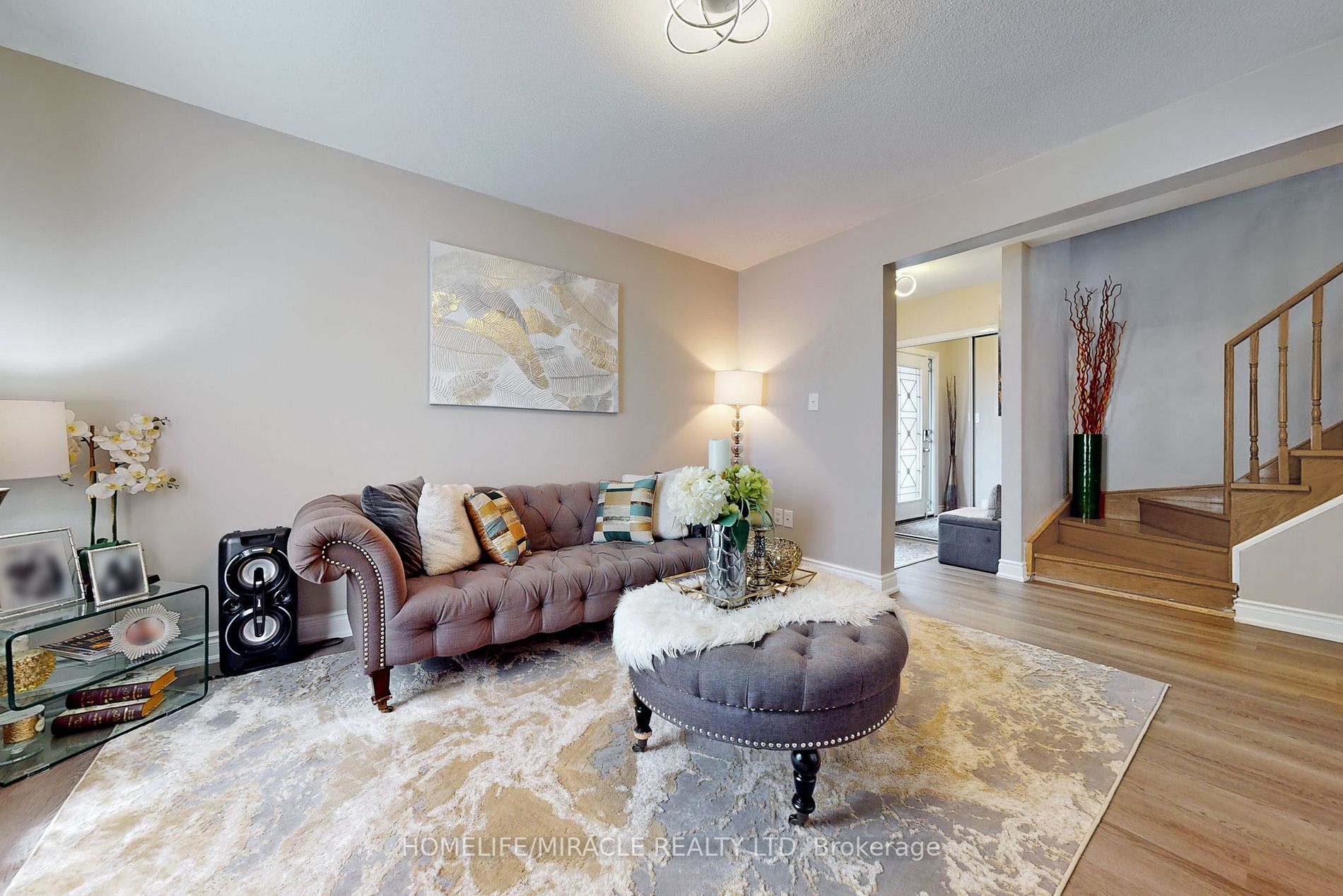 310 Bristol Cres E