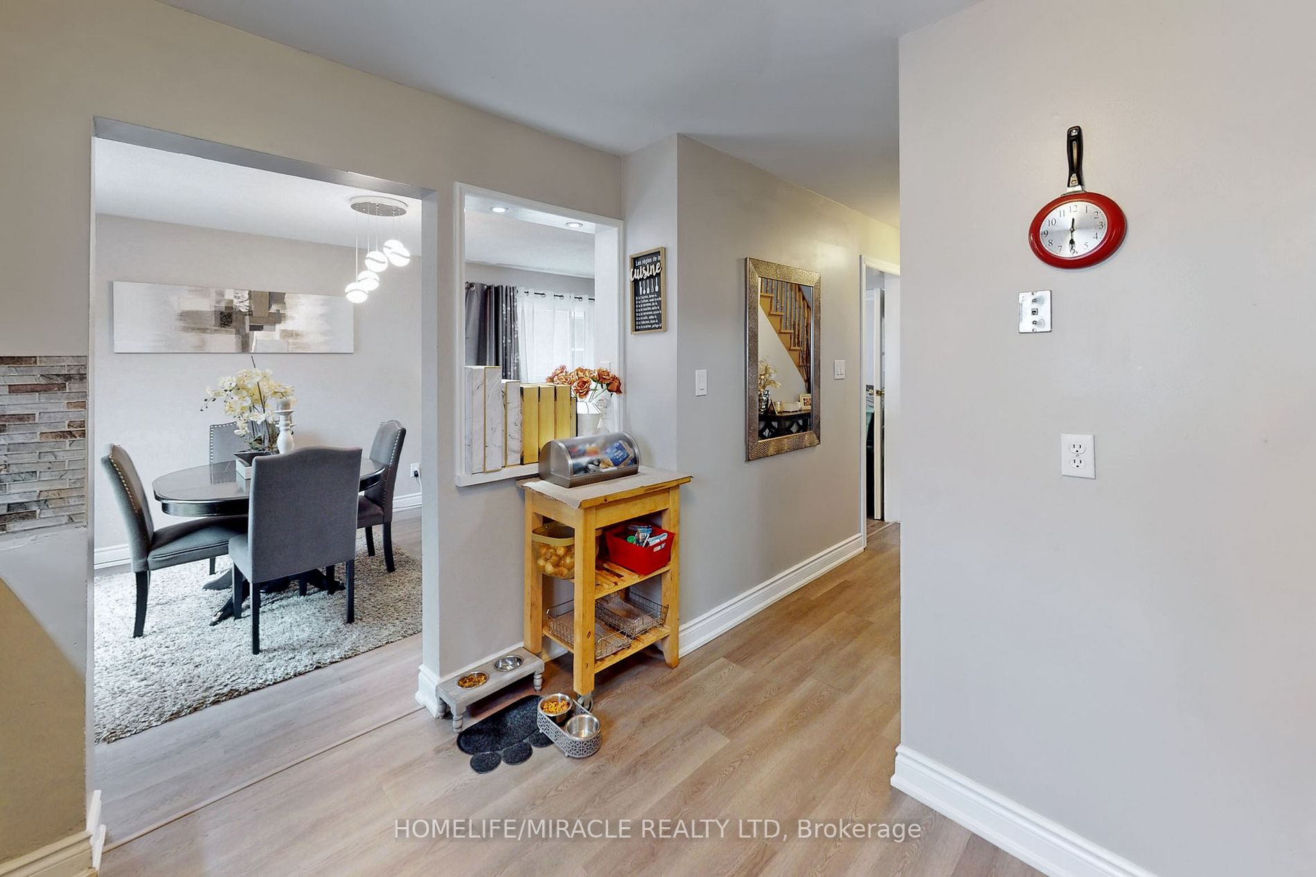 310 Bristol Cres E