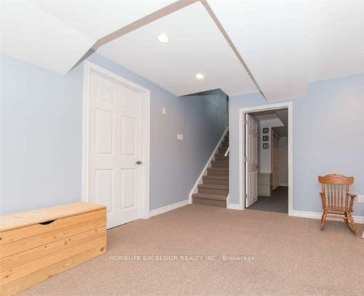 12 Styles Cres