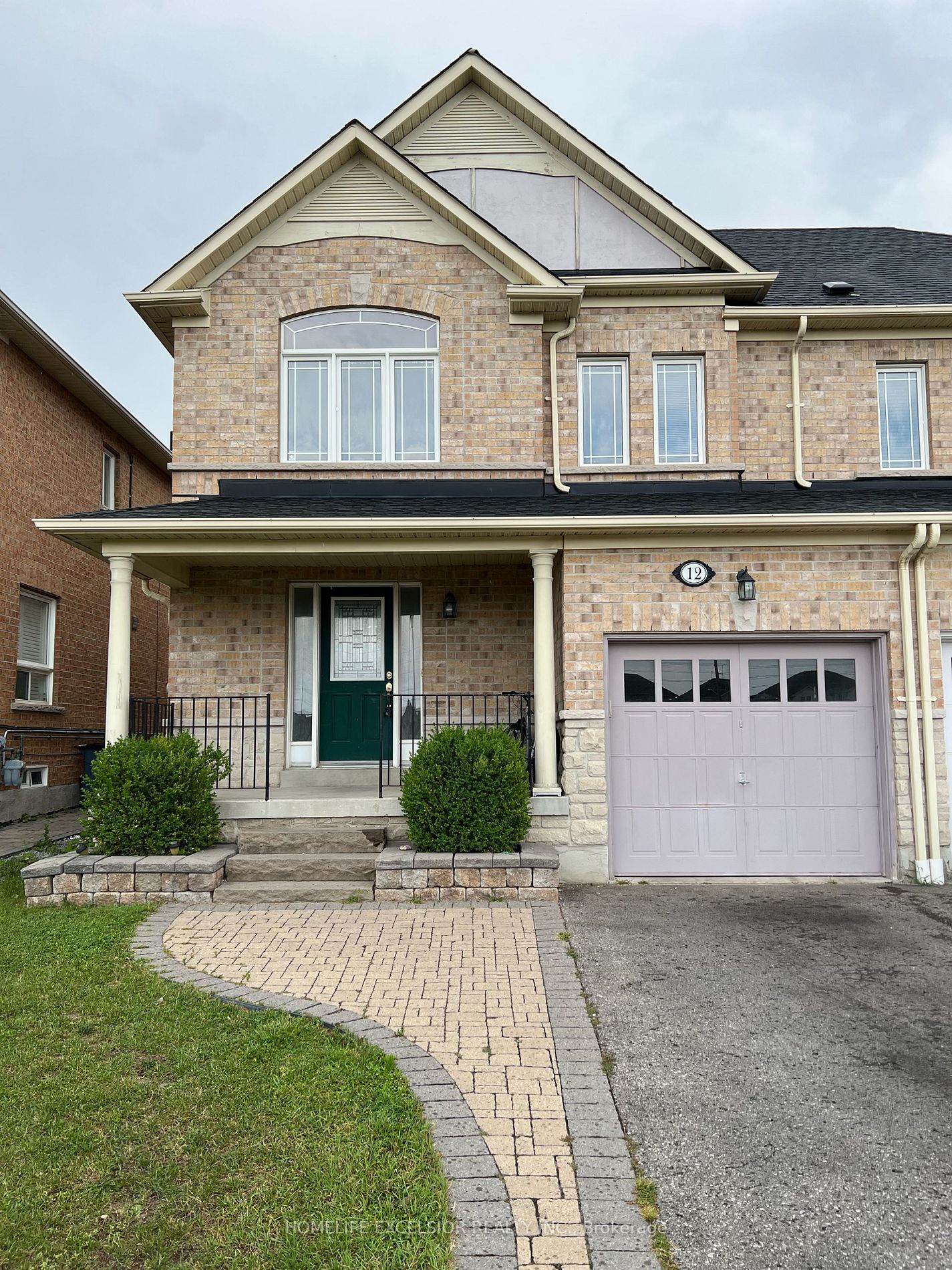 12 Styles Cres