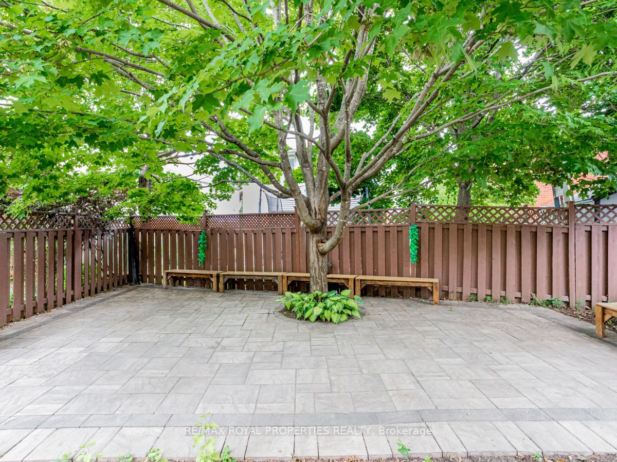 2388 Wildwood Crescent