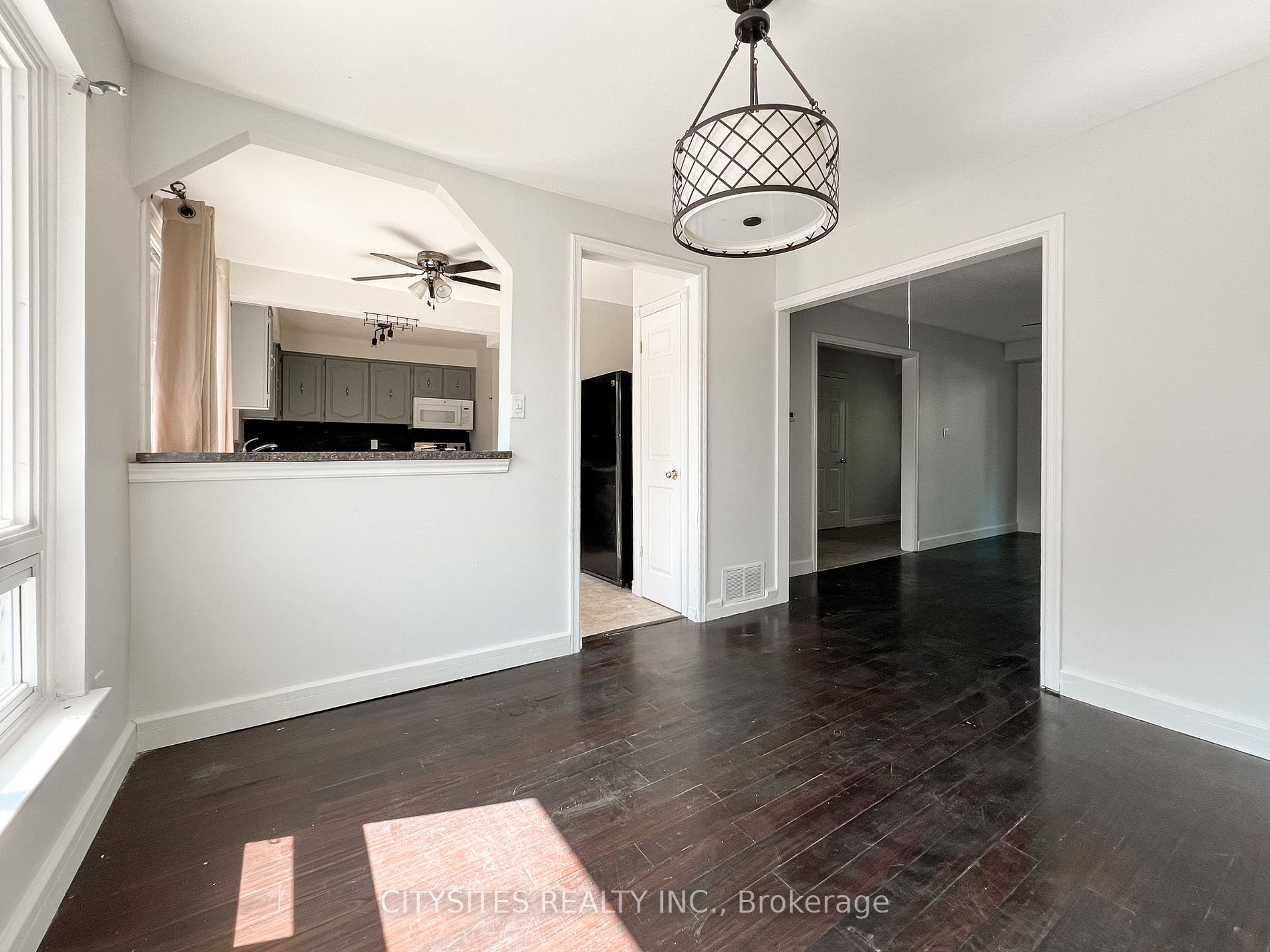 1398 Tampa Cres