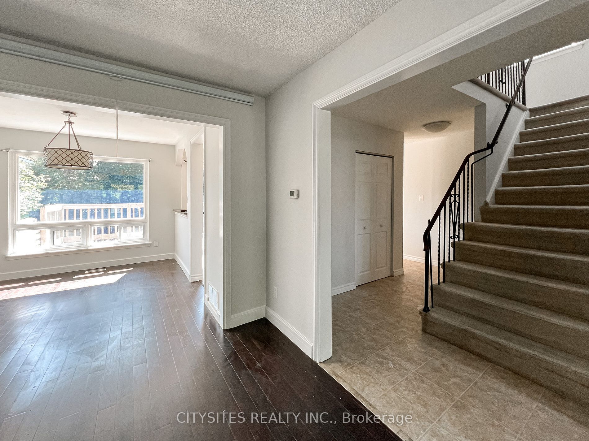 1398 Tampa Cres