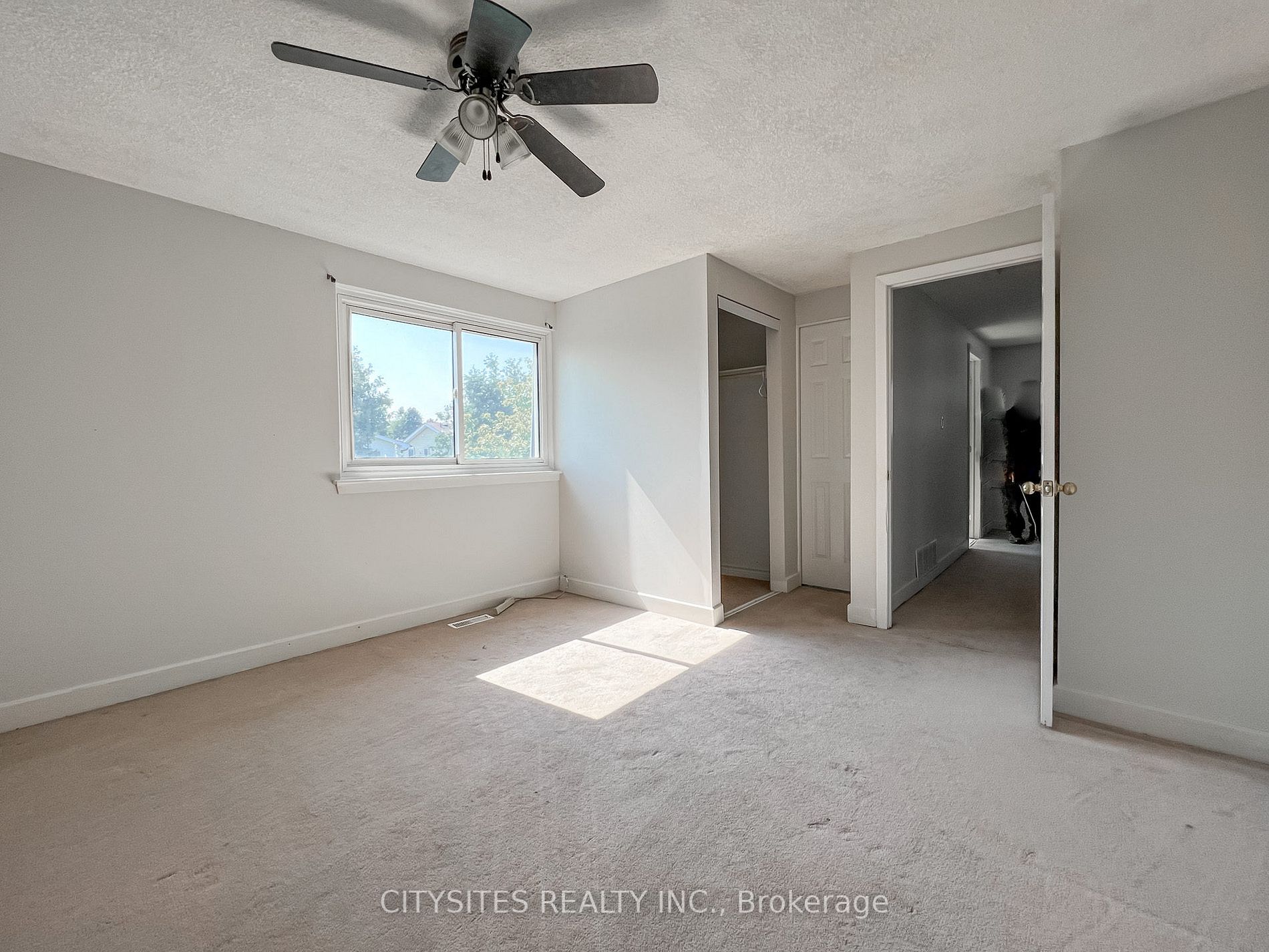 1398 Tampa Cres