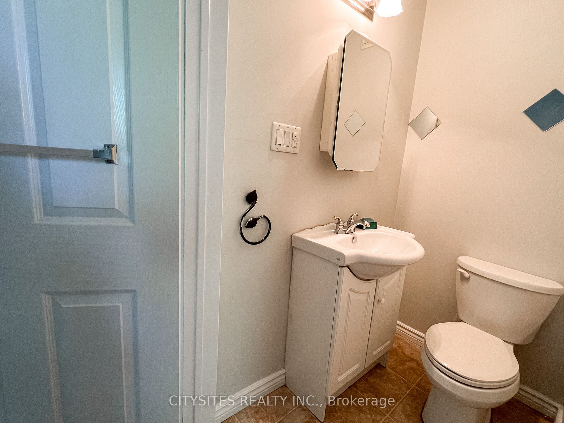 1398 Tampa Cres
