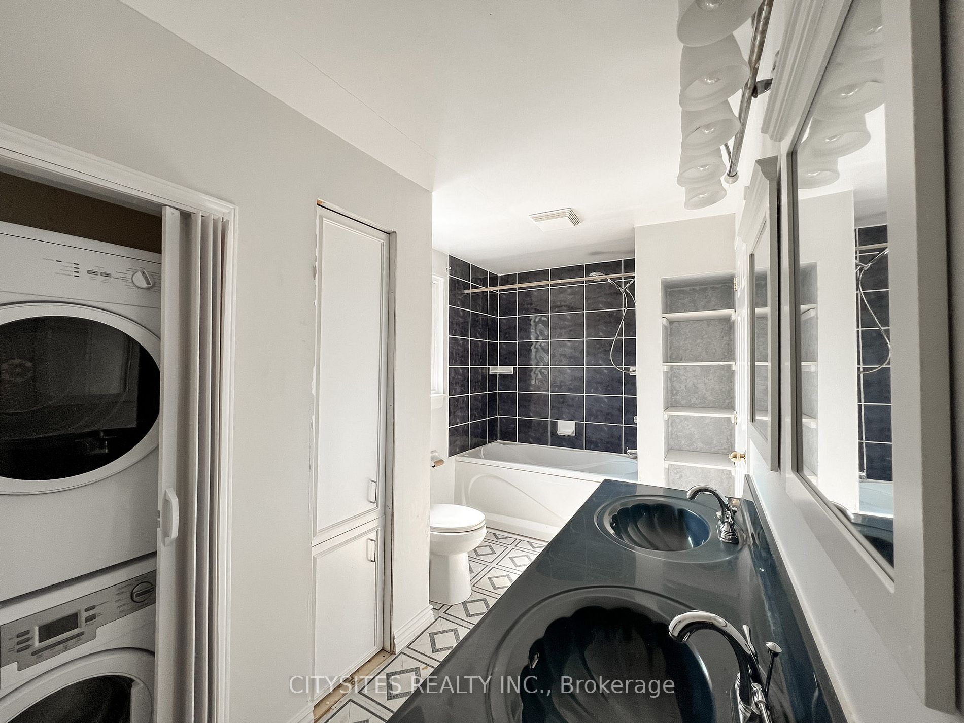 1398 Tampa Cres