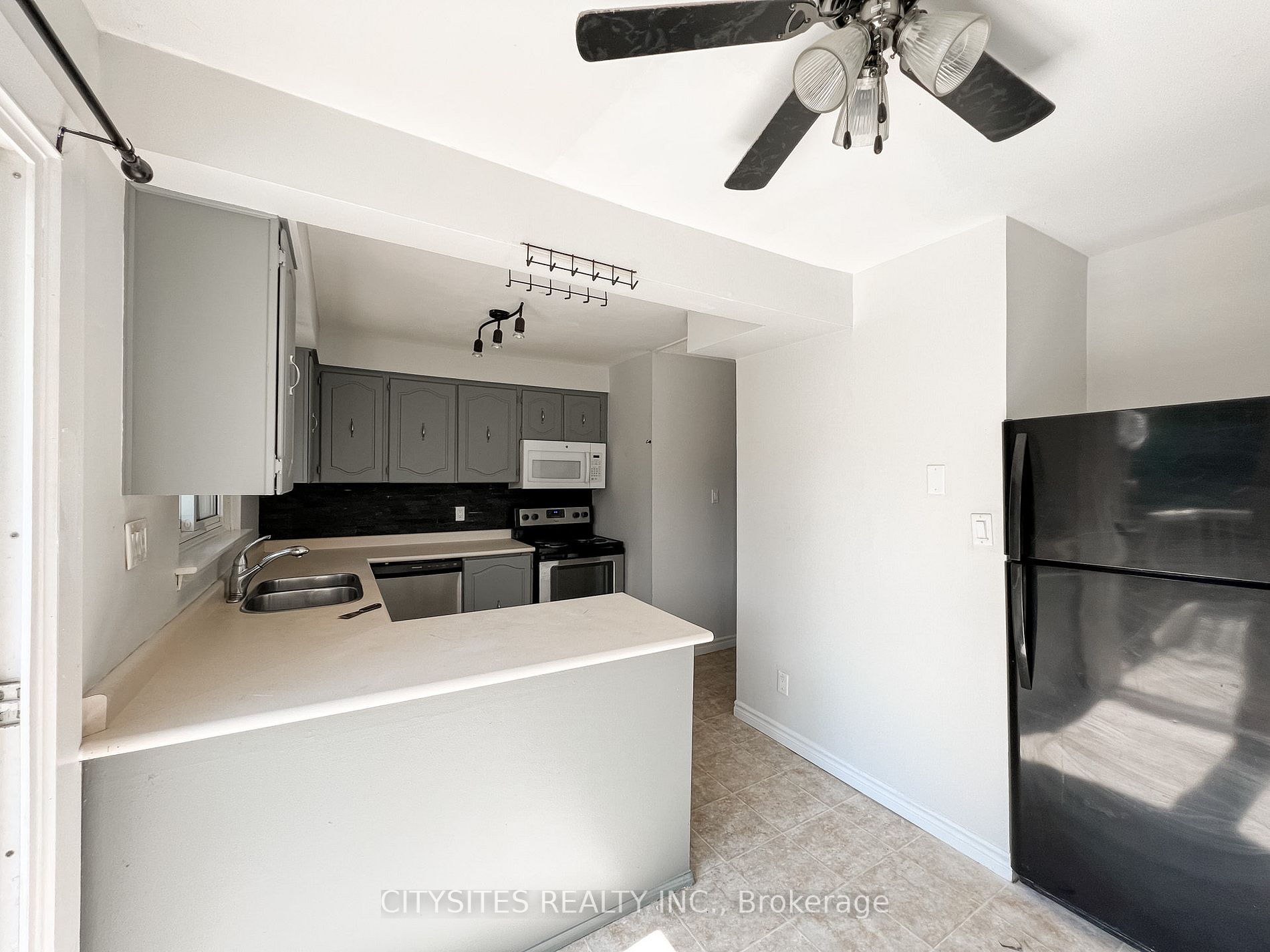 1398 Tampa Cres