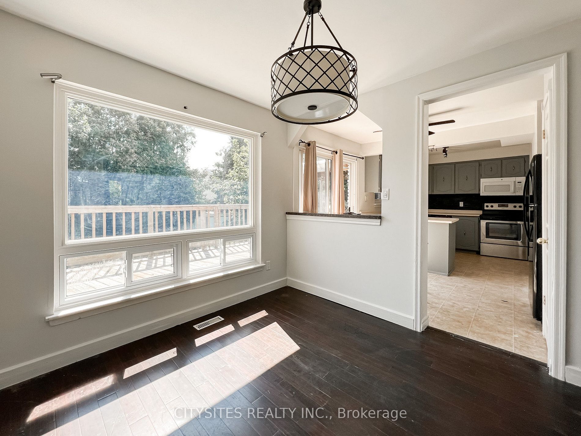 1398 Tampa Cres