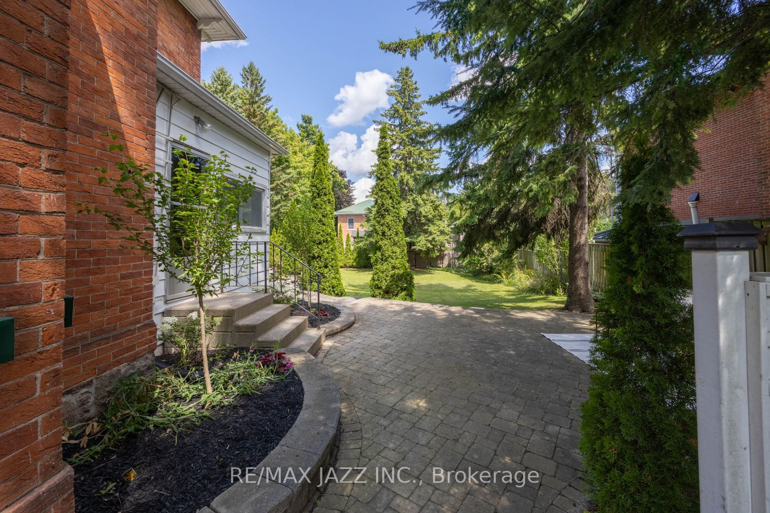 39 Beech Ave