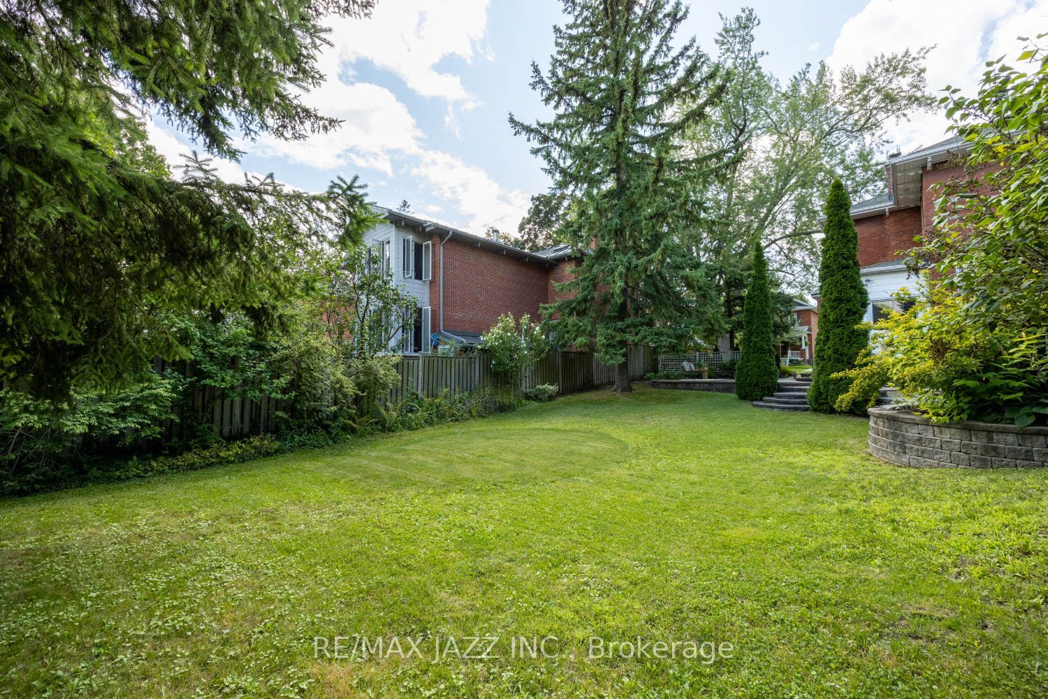 39 Beech Ave