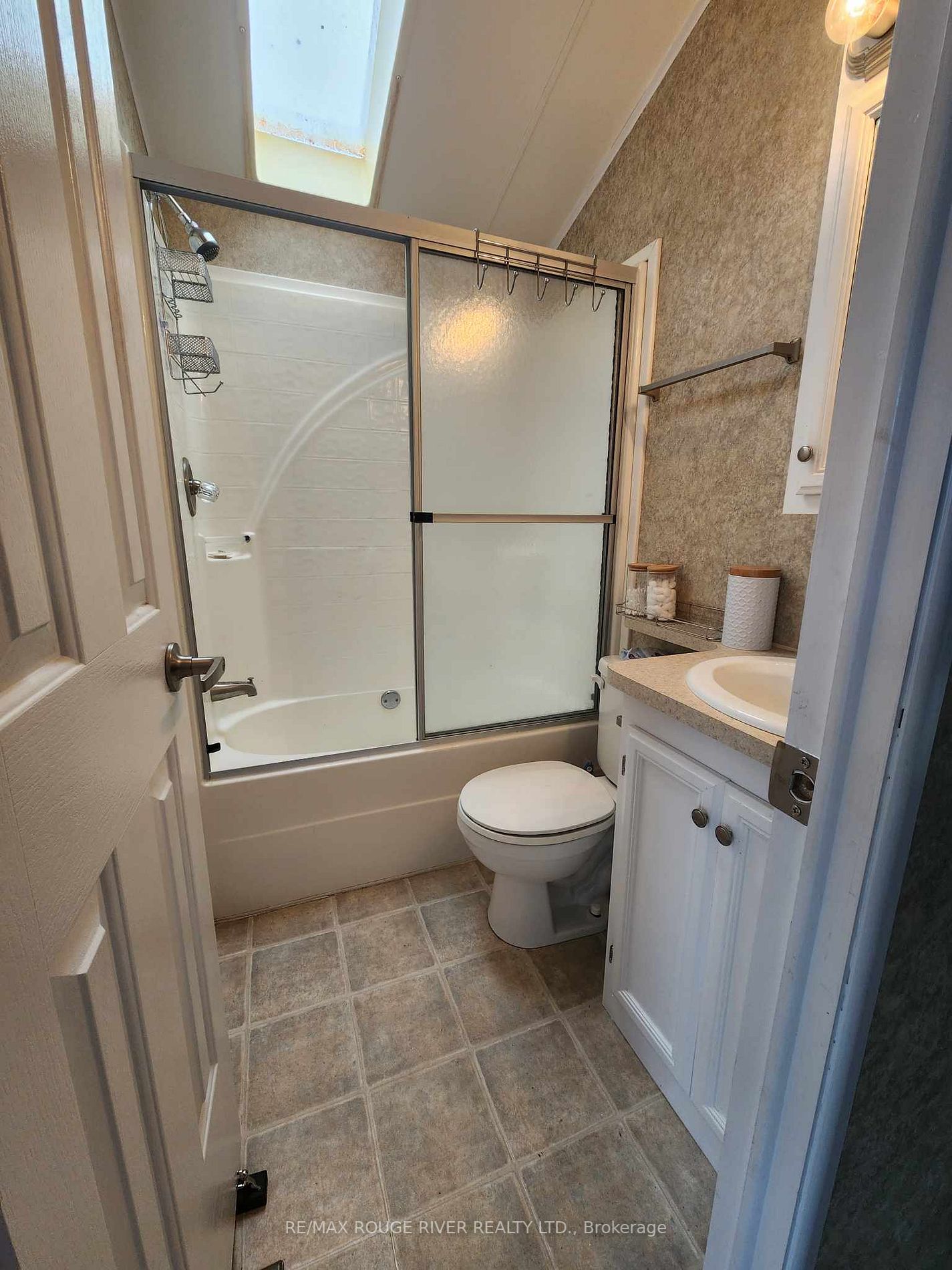 225 Platten Blvd, #215