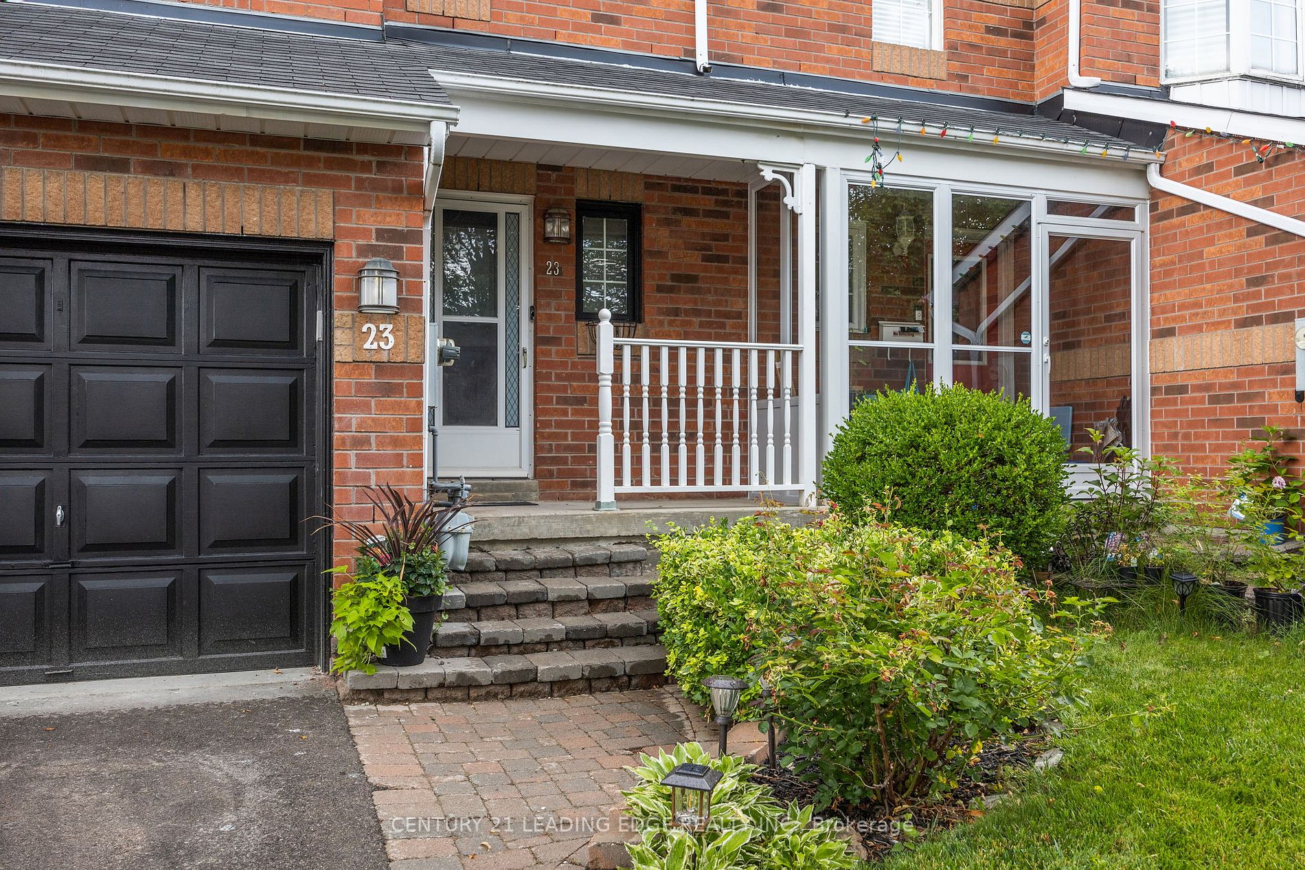 23 Mccullock Cres S