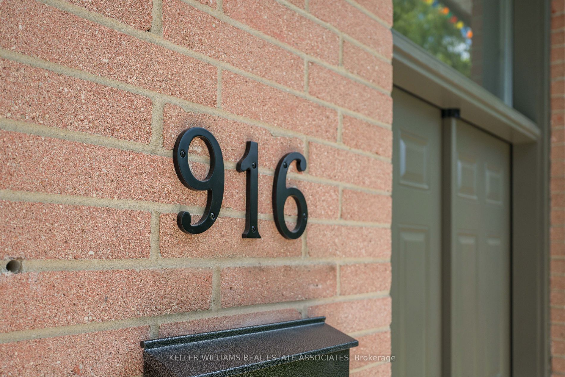 916 Greenwood Cres
