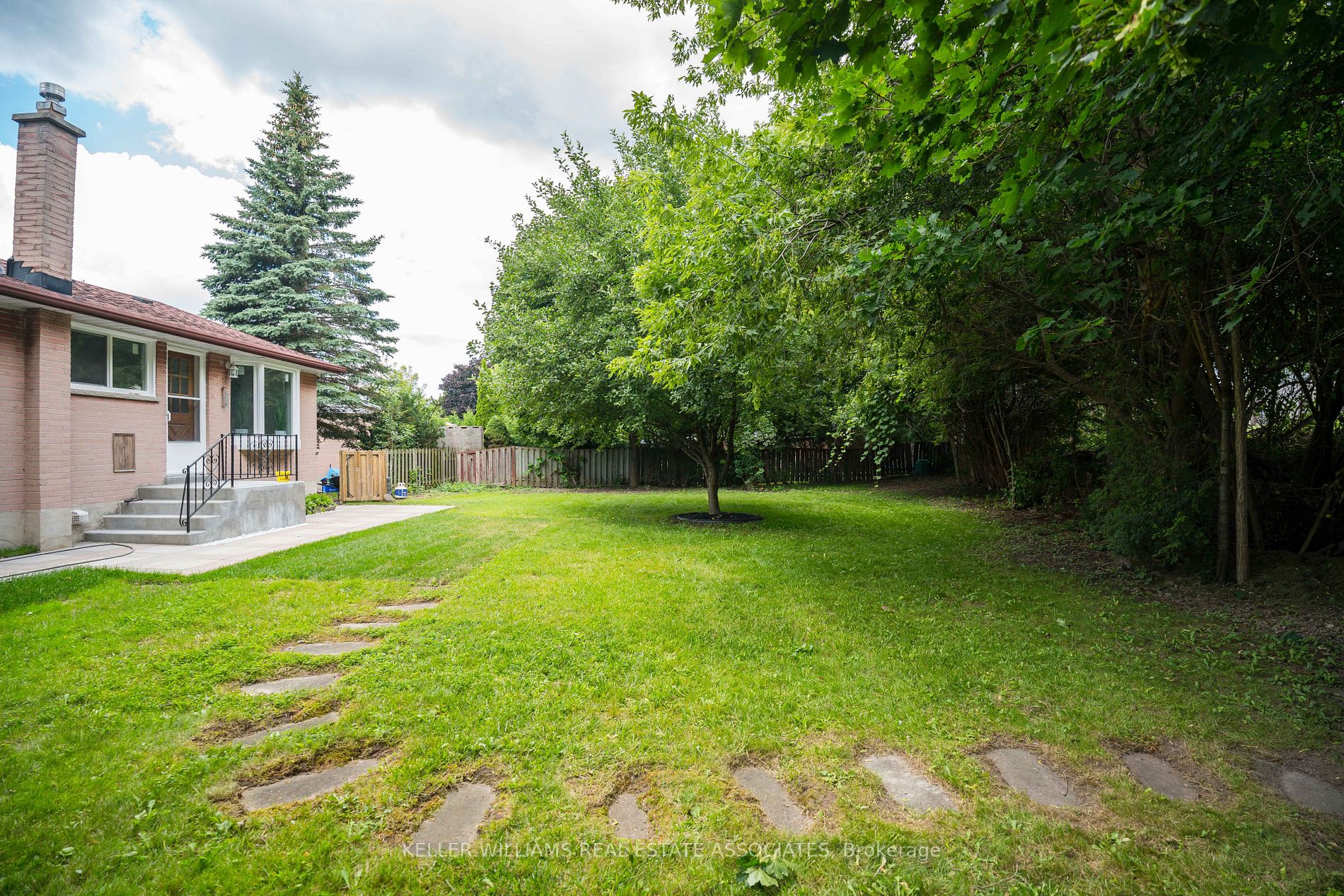 916 Greenwood Cres