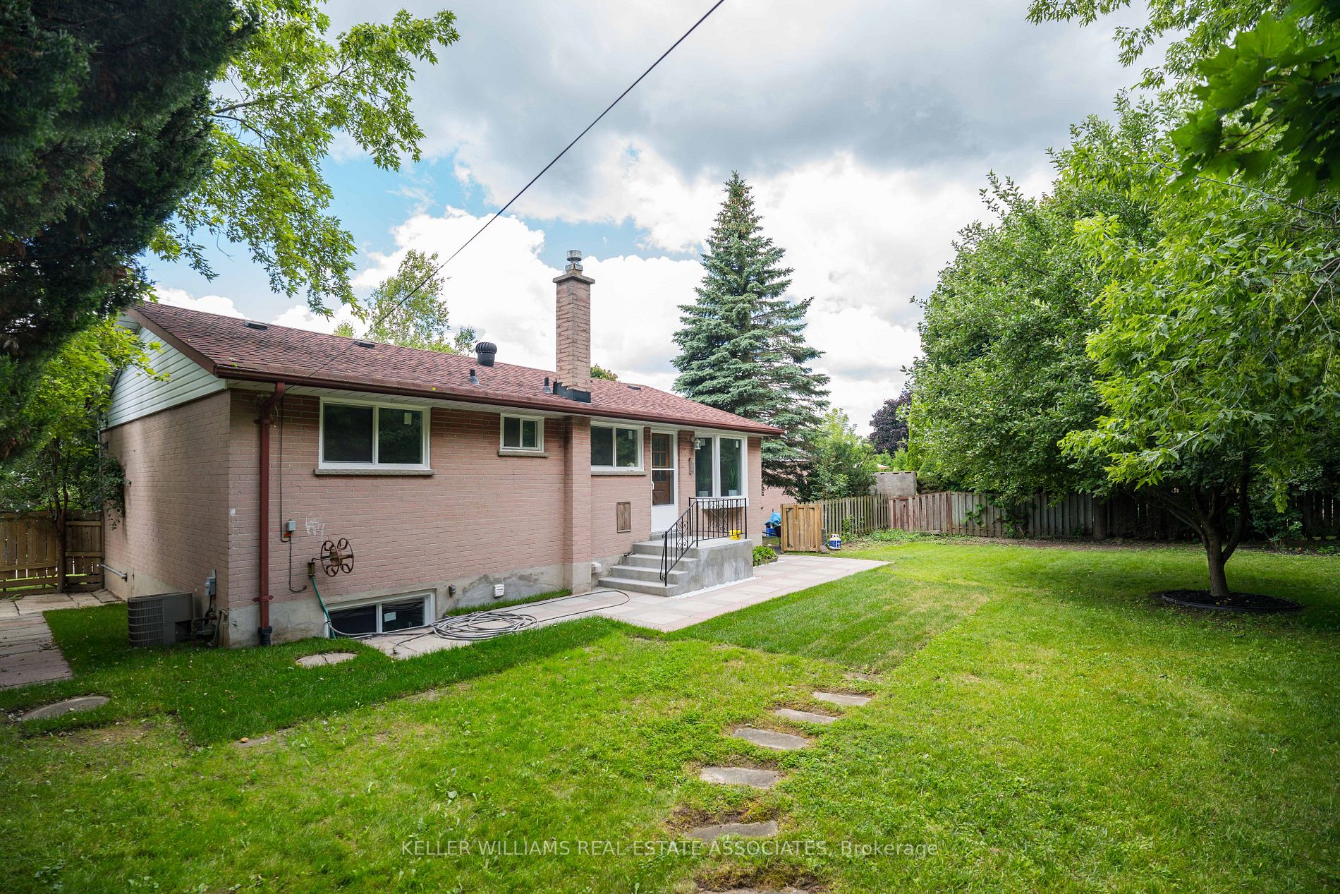 916 Greenwood Cres