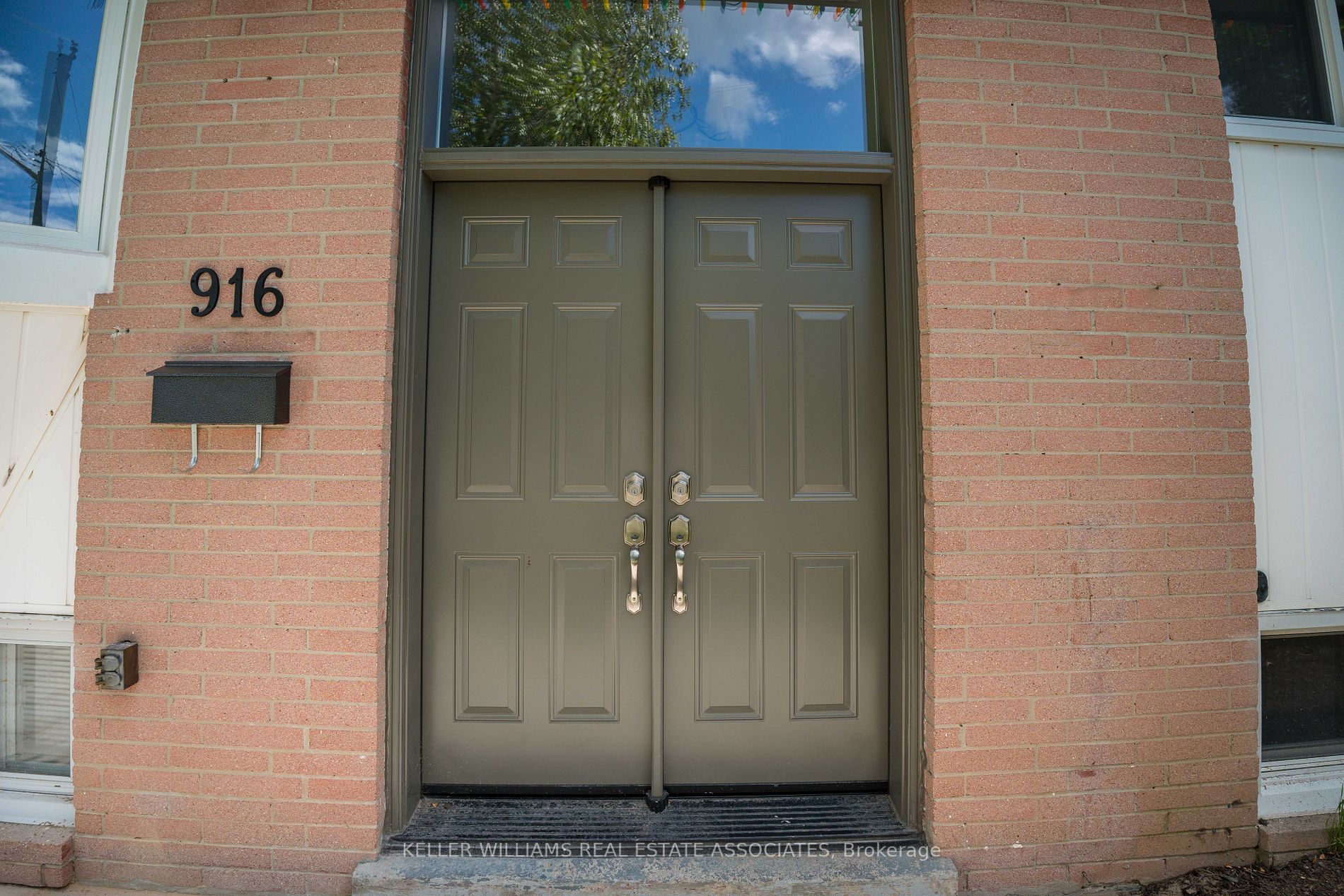 916 Greenwood Cres