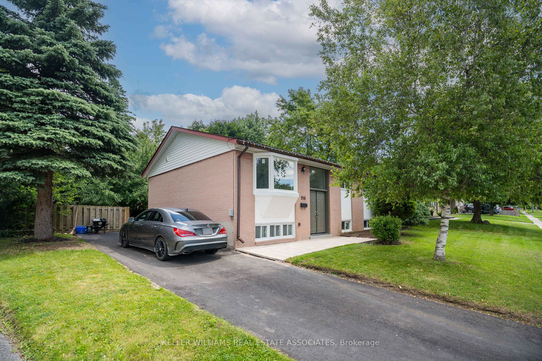 916 Greenwood Cres