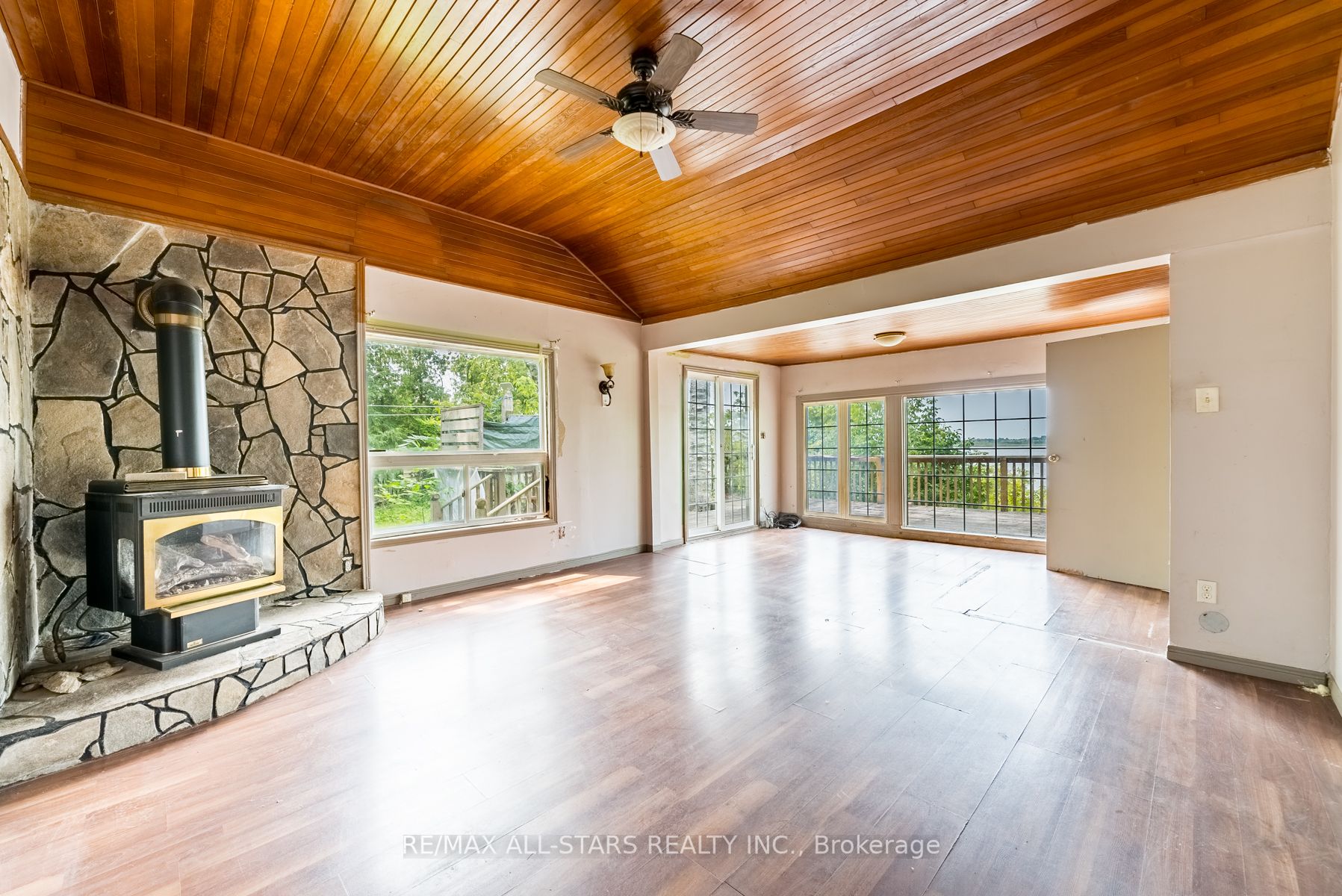 358 Platten Blvd