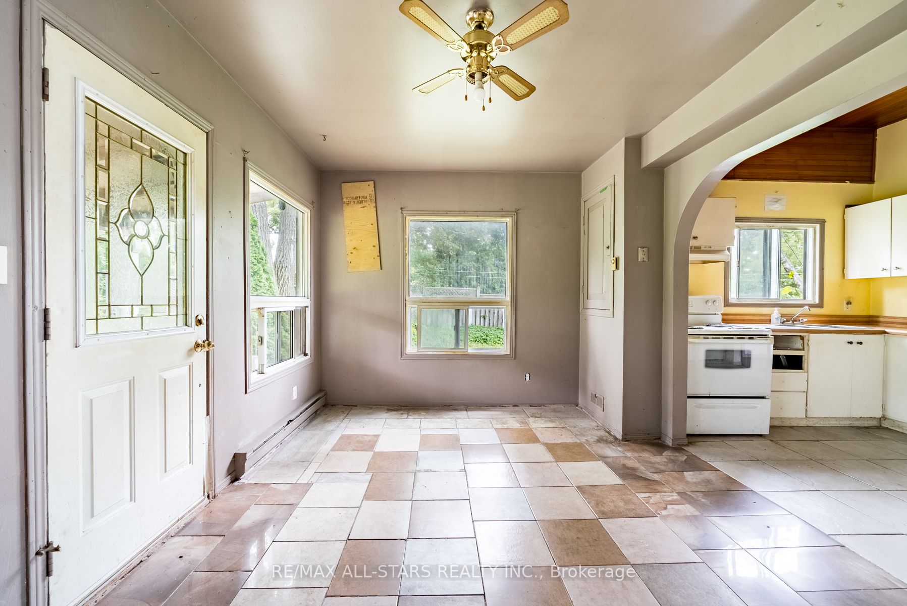 358 Platten Blvd