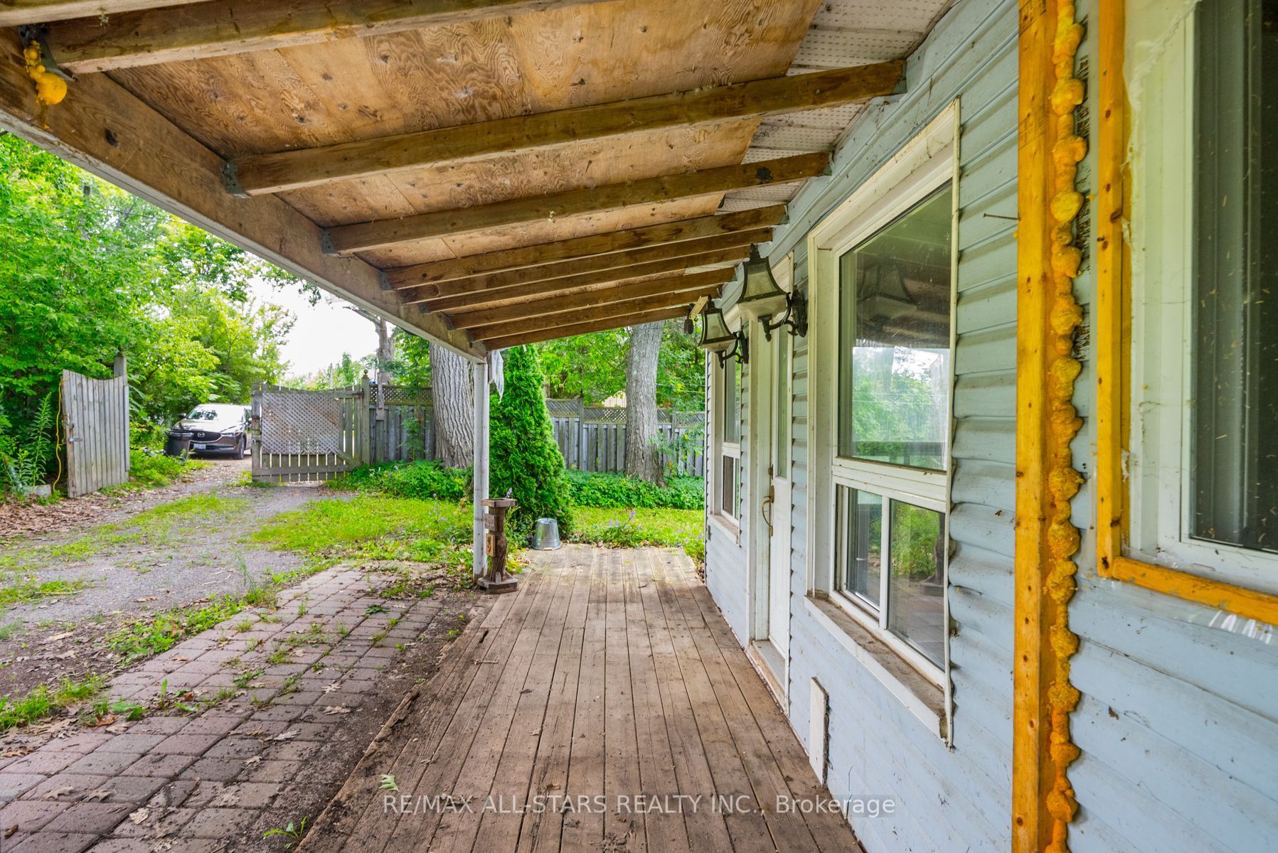 358 Platten Blvd