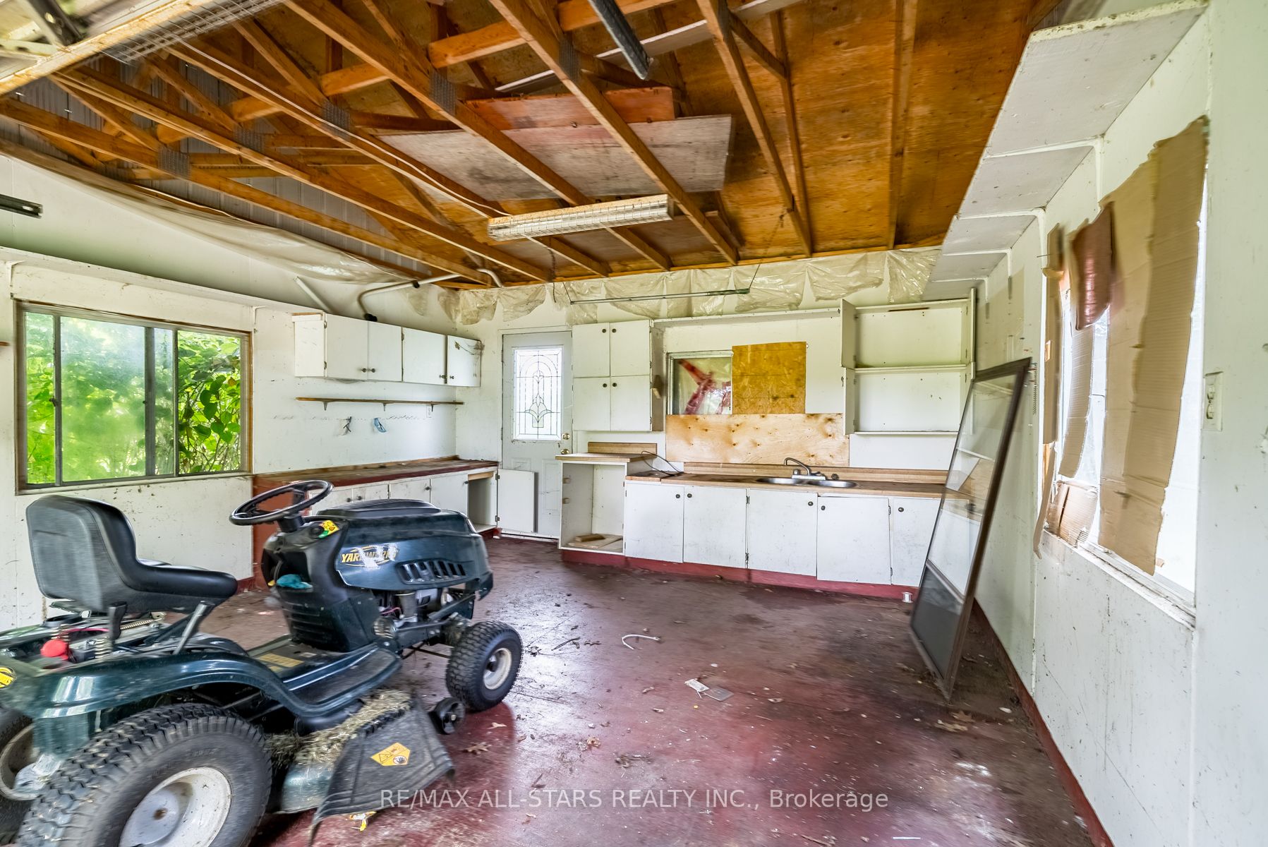 358 Platten Blvd