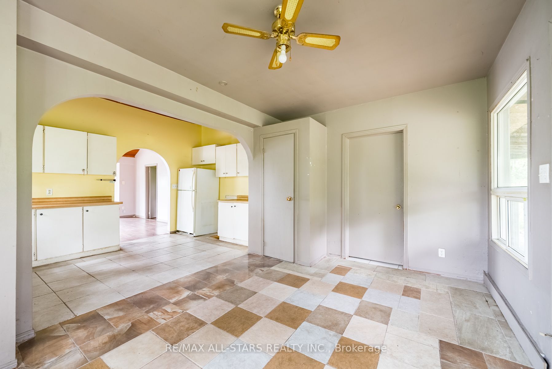 358 Platten Blvd