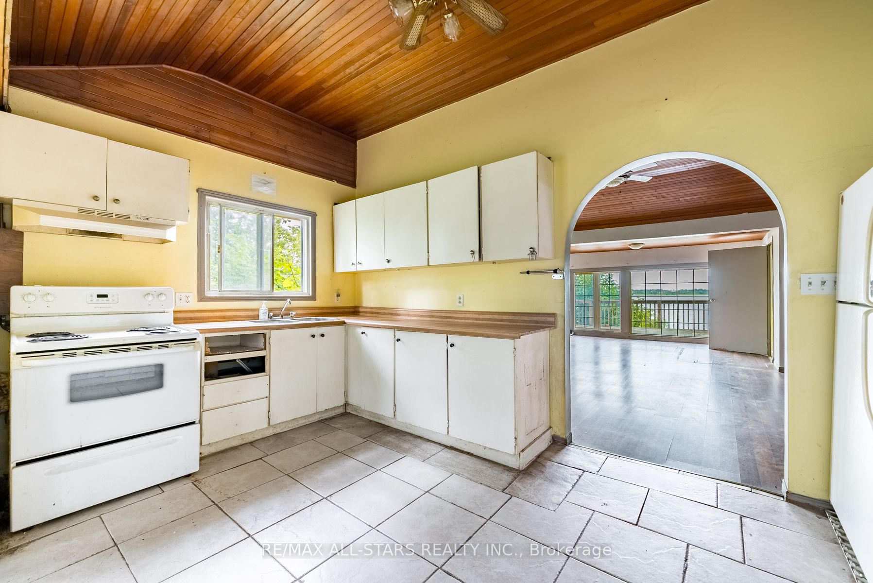 358 Platten Blvd