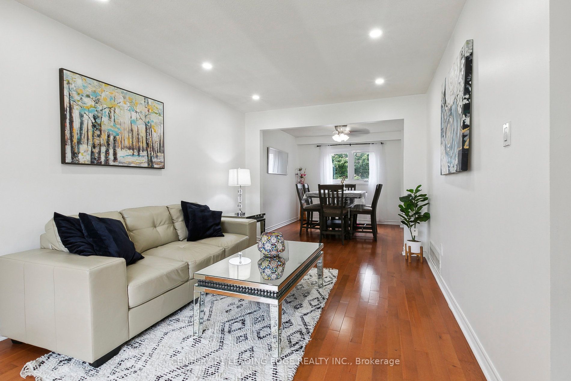 18 Charlton Cres