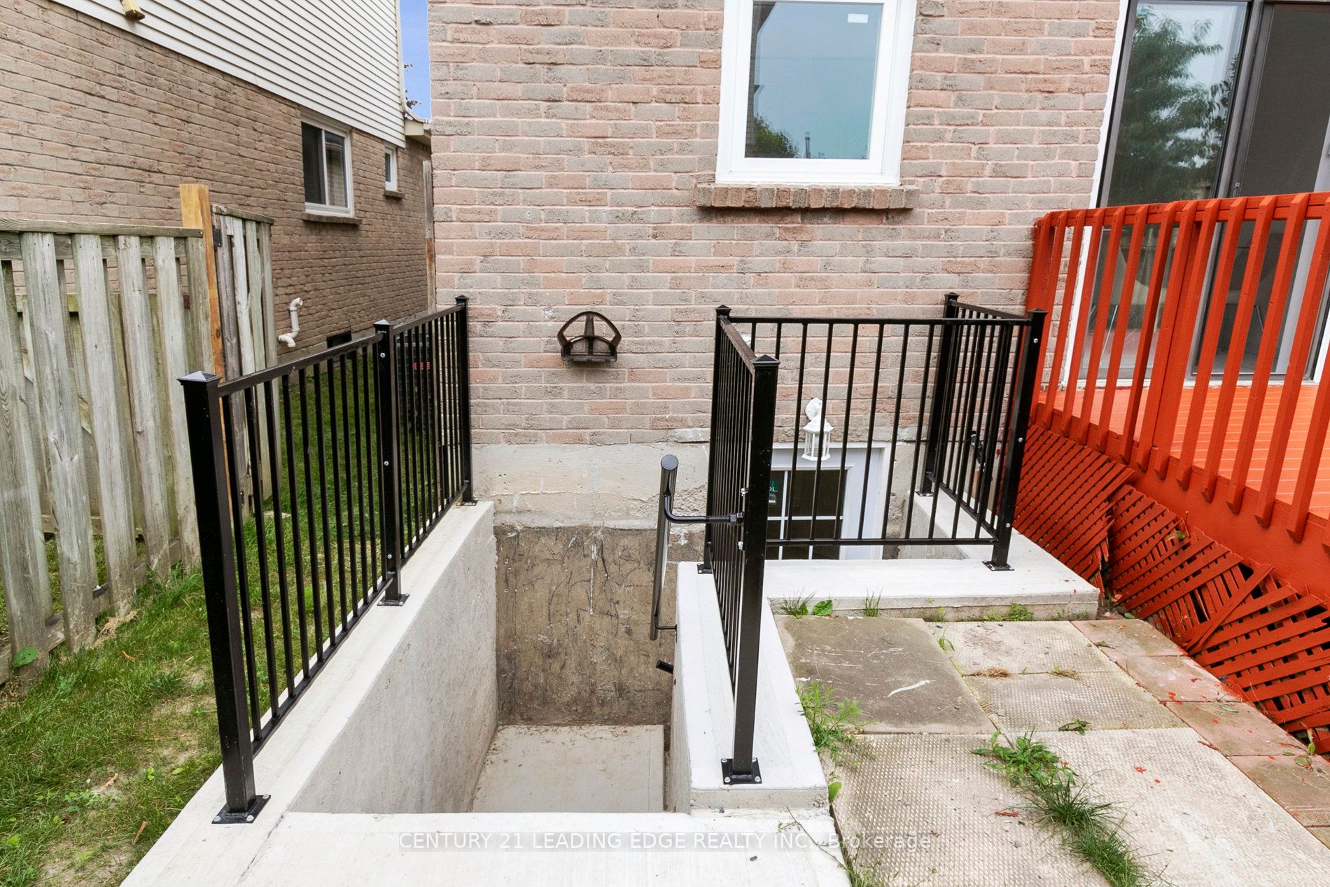 18 Charlton Cres