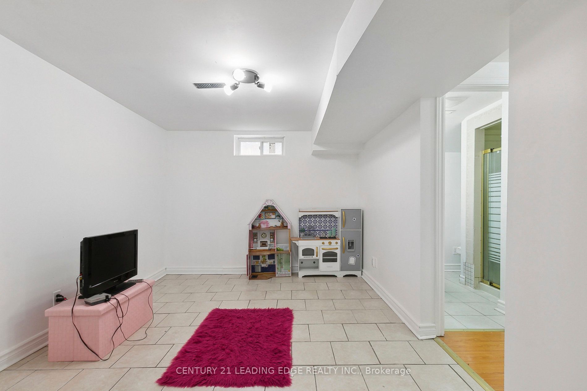 18 Charlton Cres