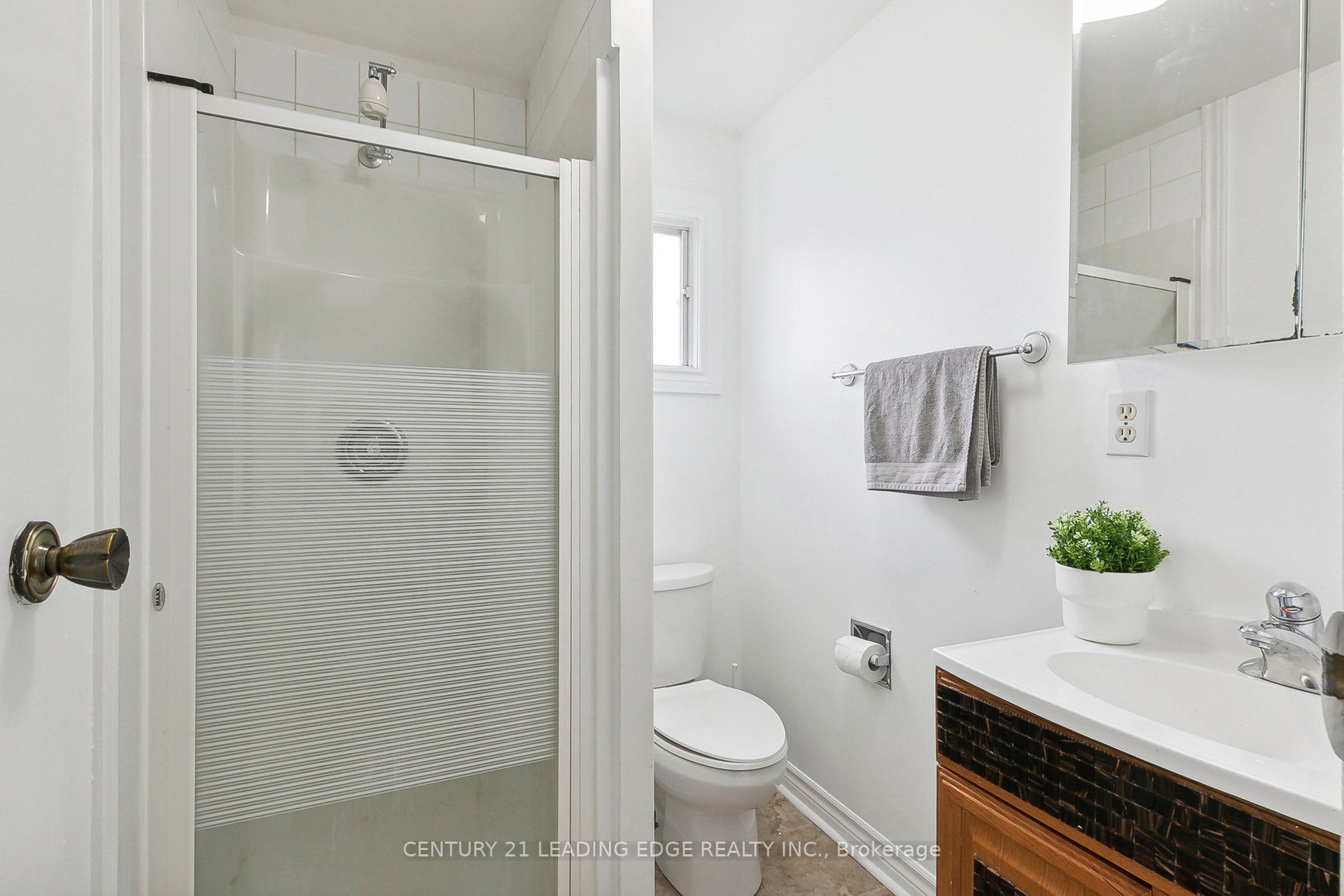 18 Charlton Cres