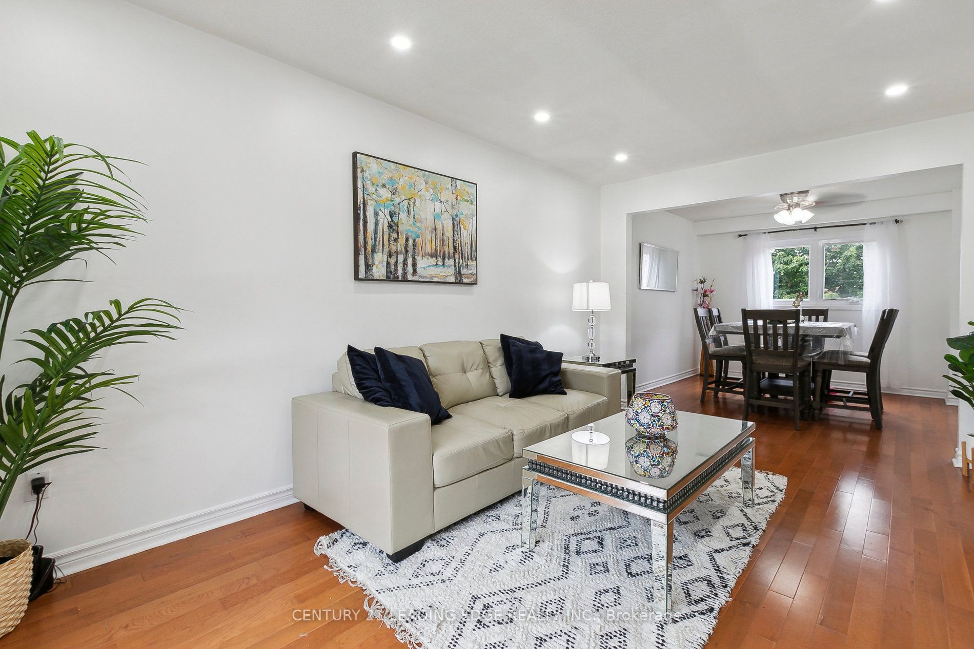 18 Charlton Cres