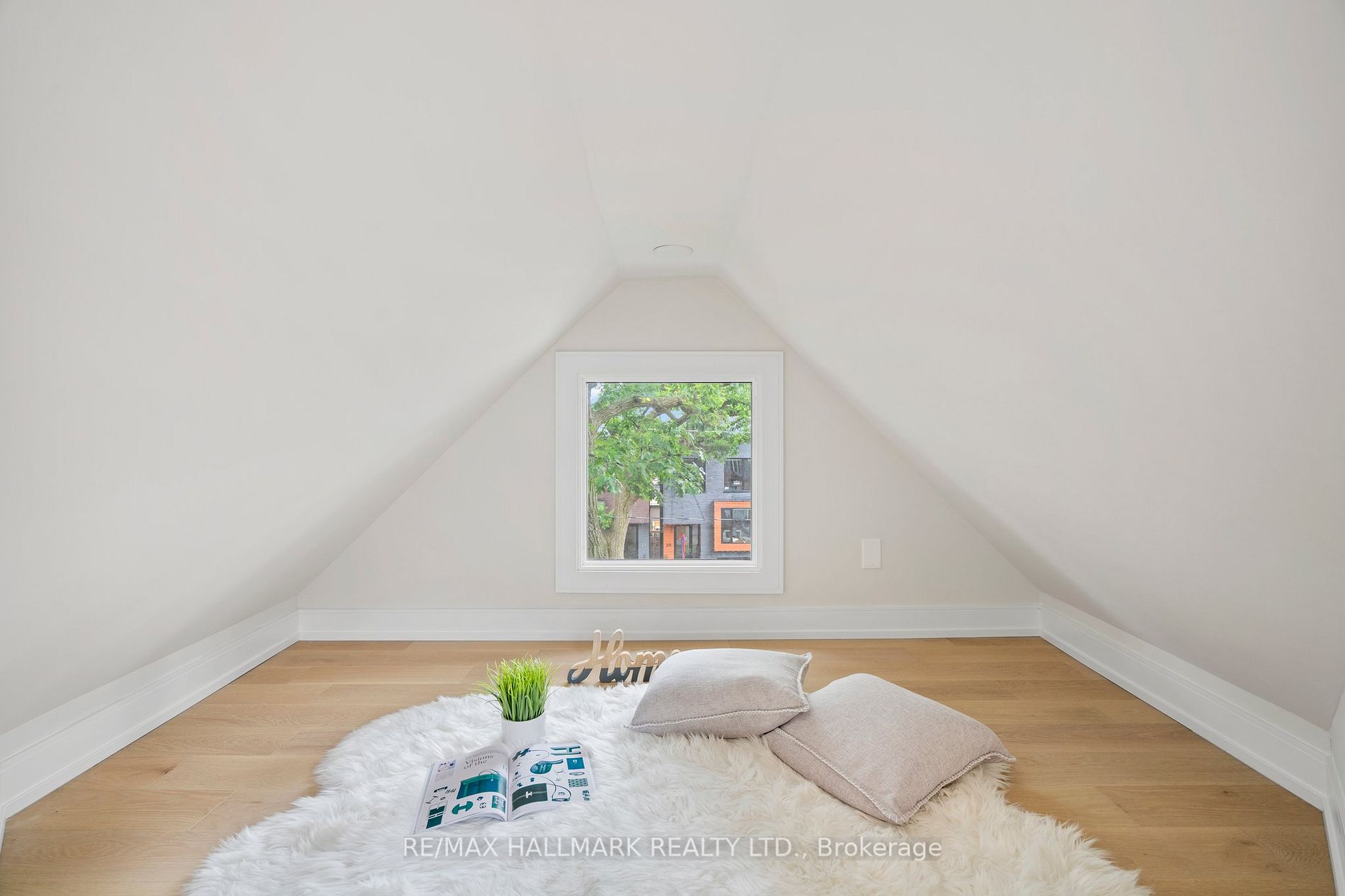28 Pine Avenue