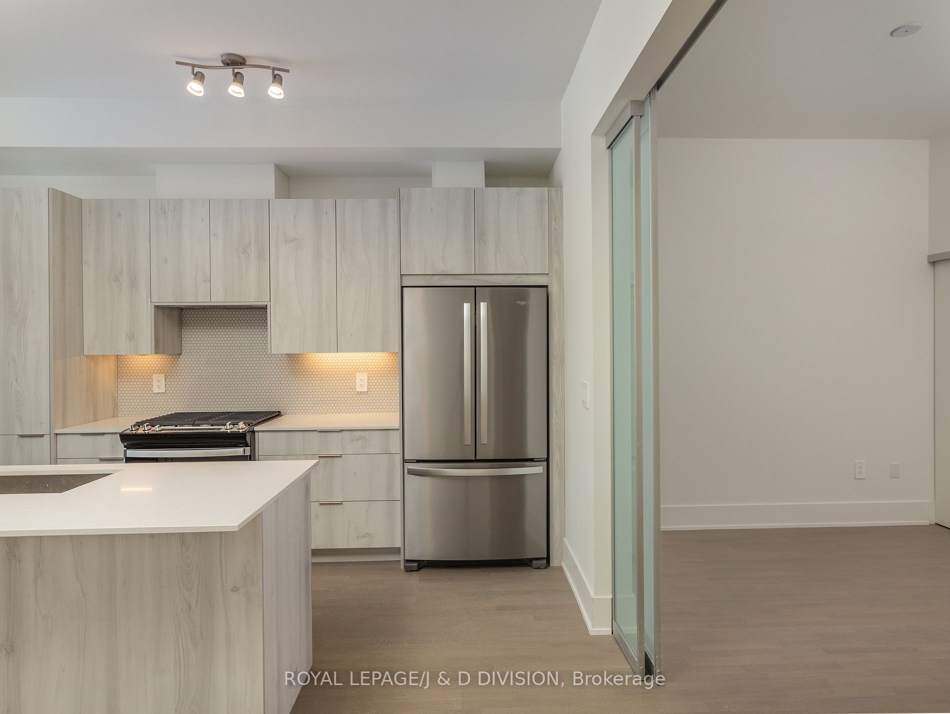 495 Logan Ave, #404